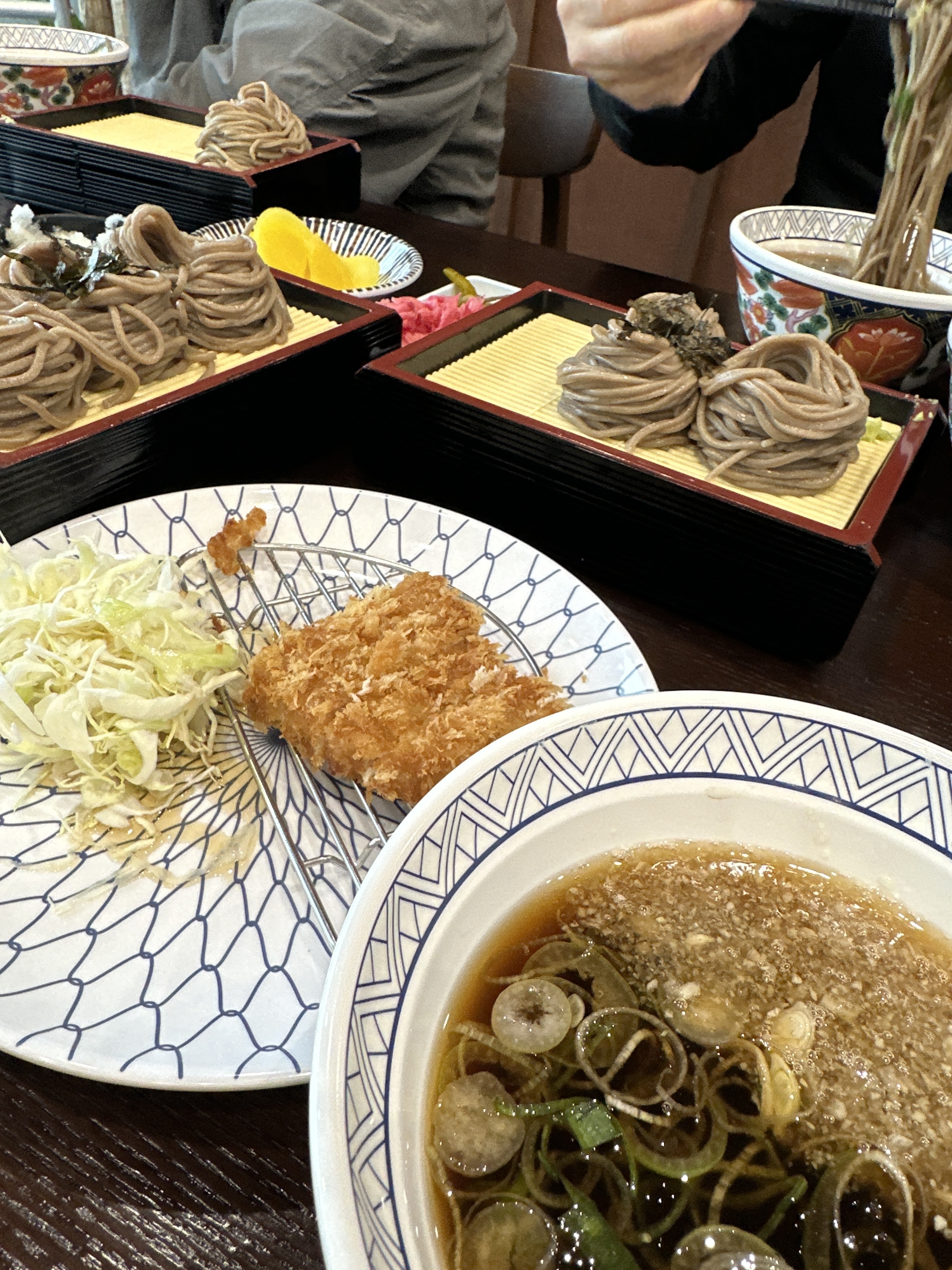 거족끼리 외식하기 너무 좋았어요. 일단 분위기 최고 맛도 좋아요. - 천안 청당동 맛집 삼동소바 천안구룡점