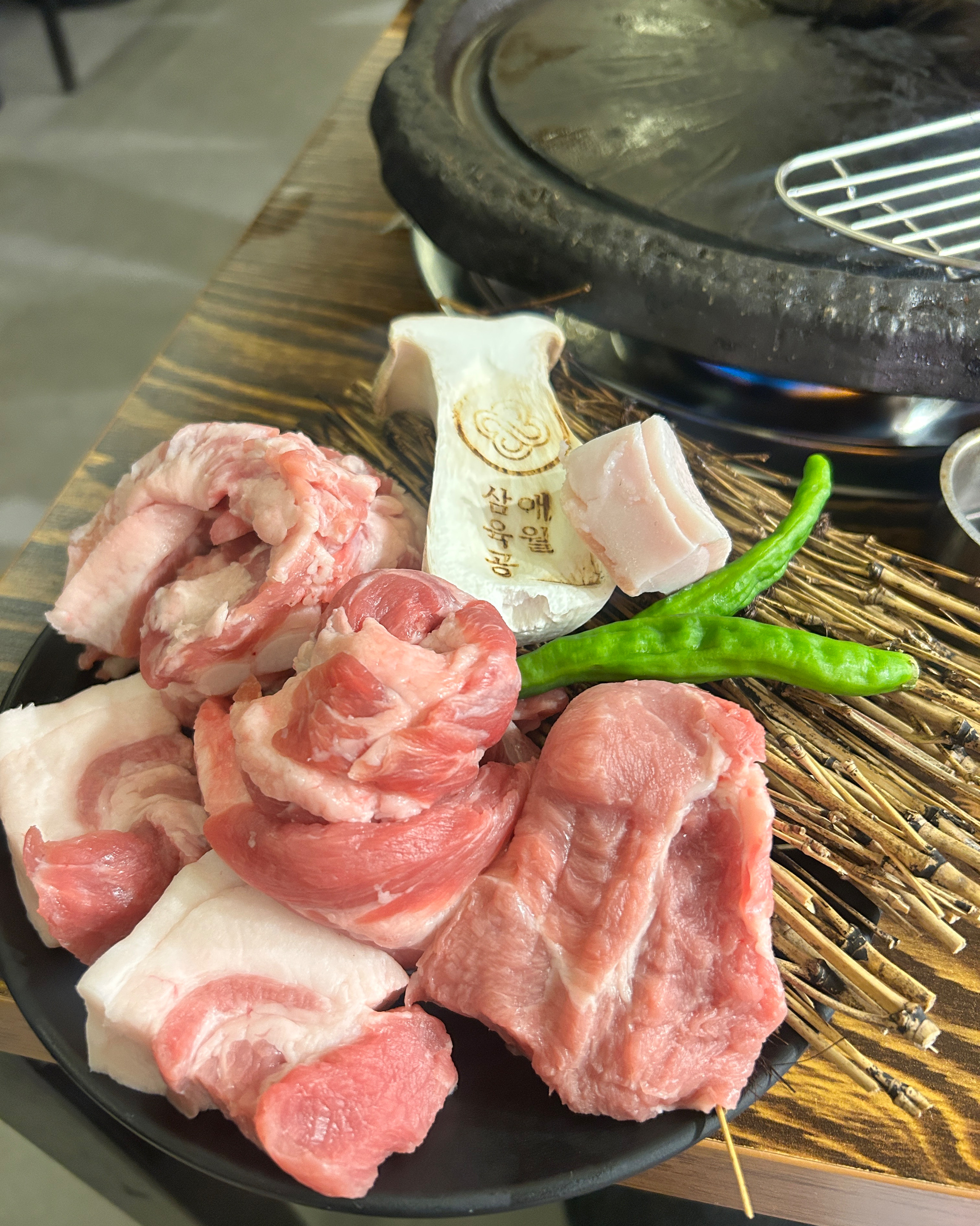 네이버 예약할 수 있어서 편했고 고기 맛있고 좌석 수가 넓어서 많은 인원 수용 가능해요!