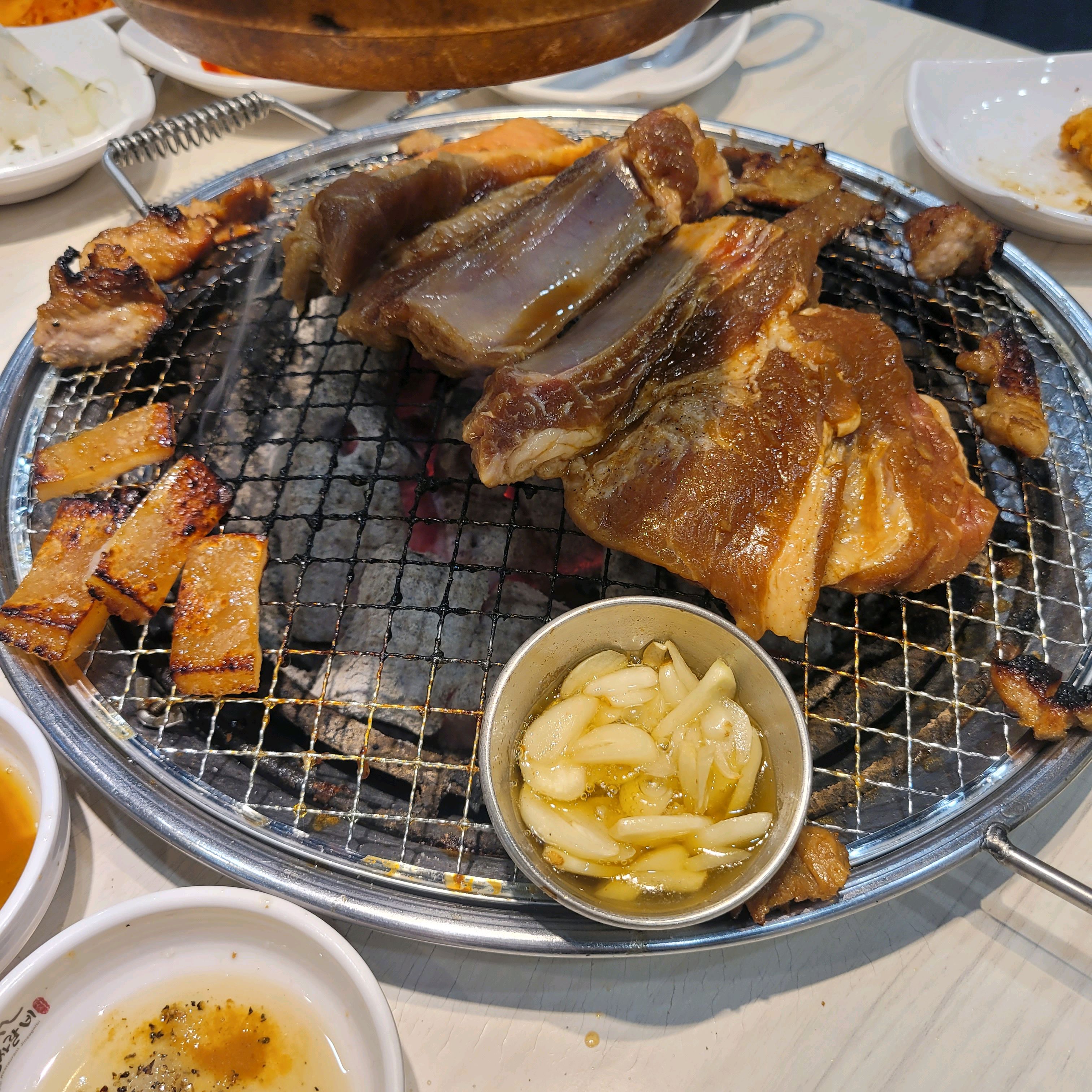 물가가 많이 오른 시대에 가성비있으면서 맛있게 먹을 수 있는 명륜진사갈비! 고기 종류도 다