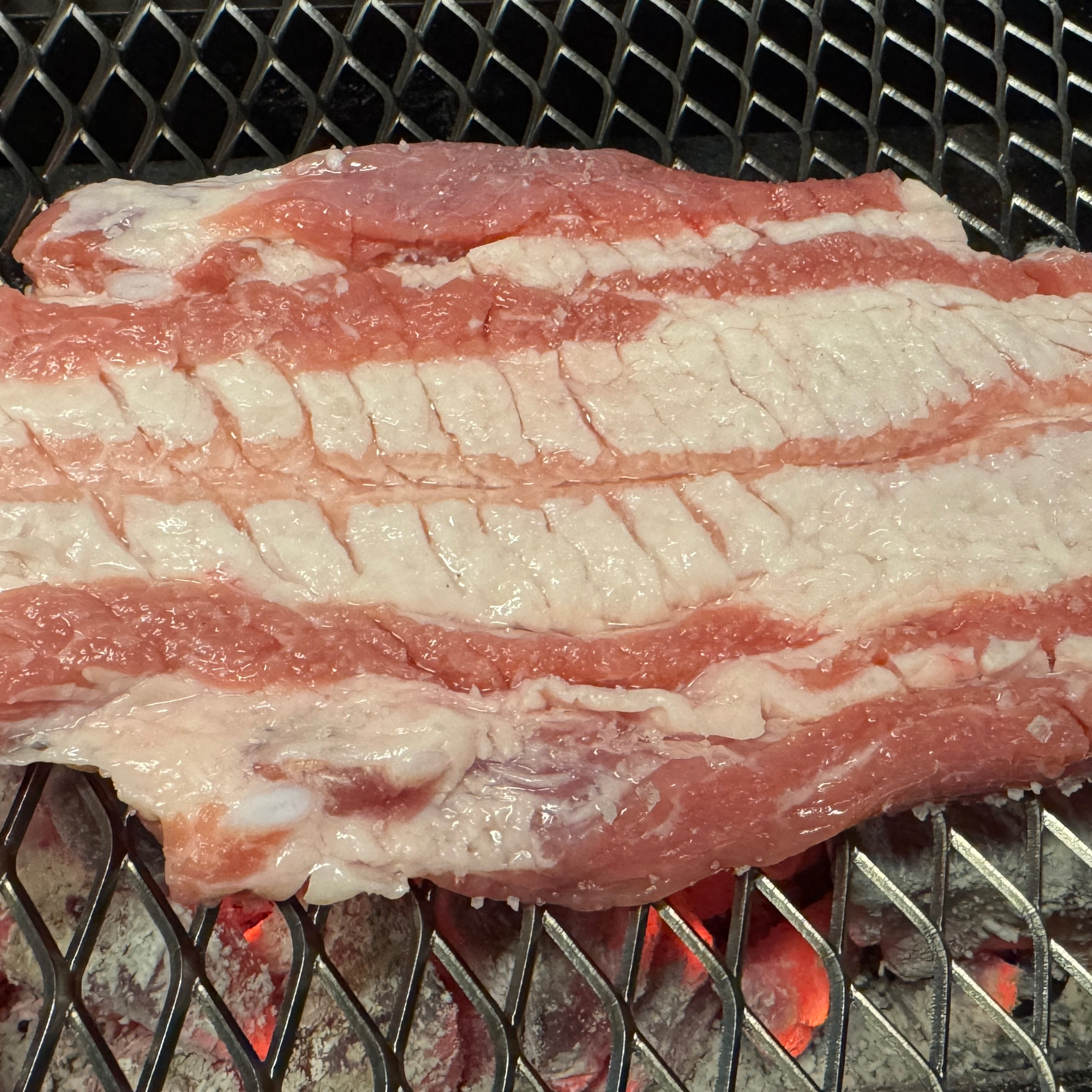 아기들이랑 가면 사장님이 직접 구워주시고.. - 제주 맛집 포크80 제주공항점