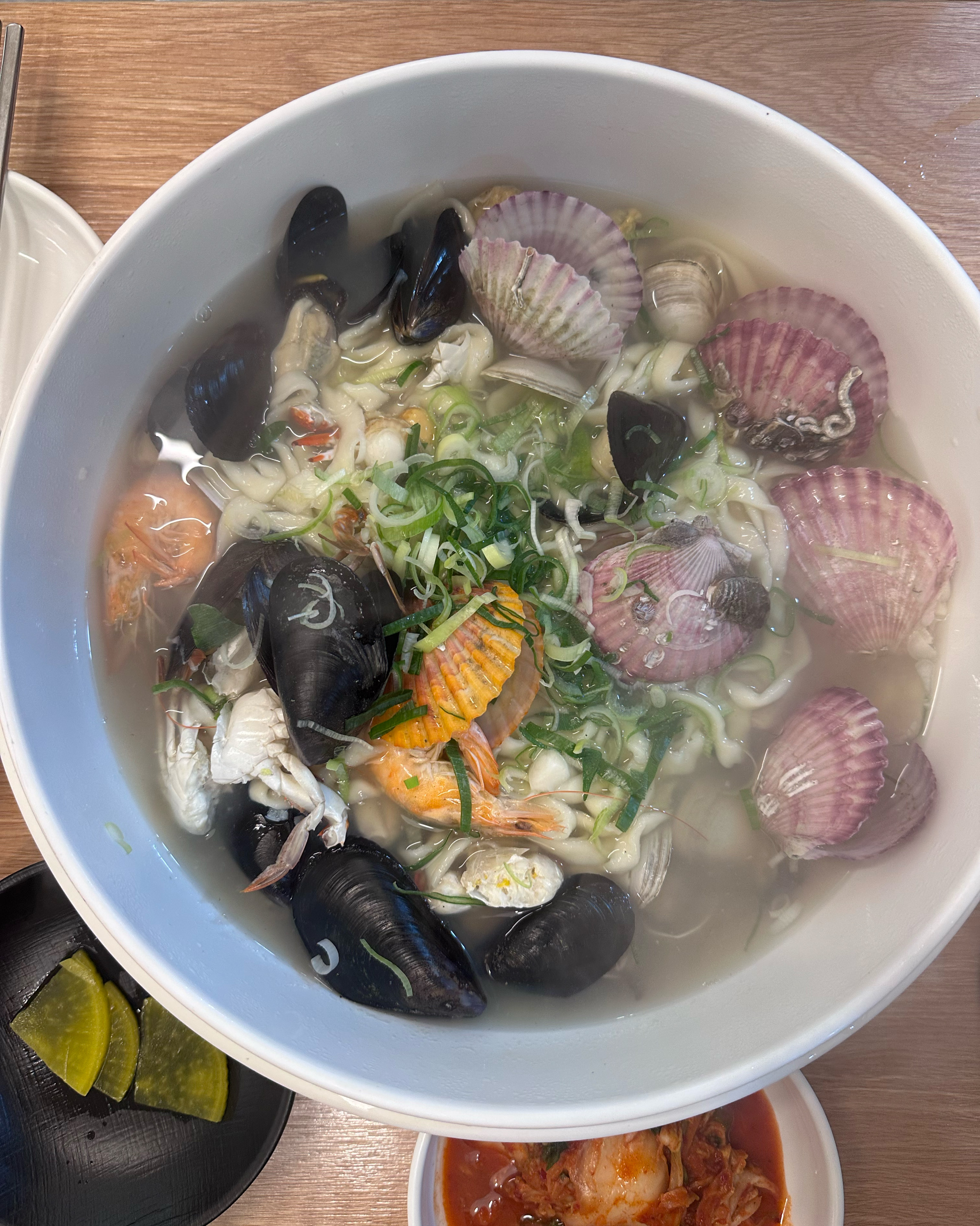 추운 날에 왔는데 속 뜨끈하게 배 잘 채우고 가네요 - 경포대 맛집 강릉칼제비 강릉본점