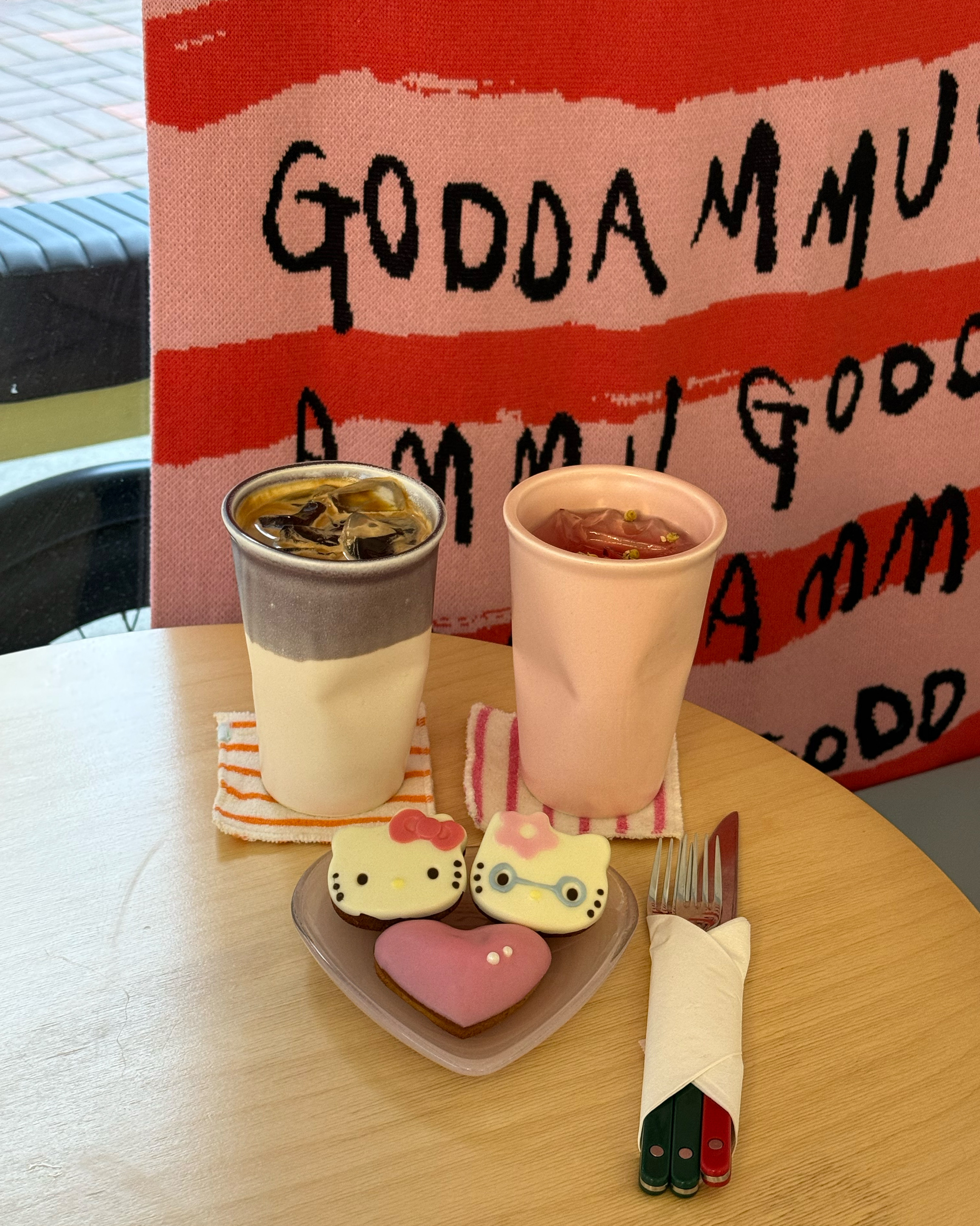 디저트가 너무 귀엽고 예뻐요 ! 깜찍발랄 - 대구 맛집 투핸즈투