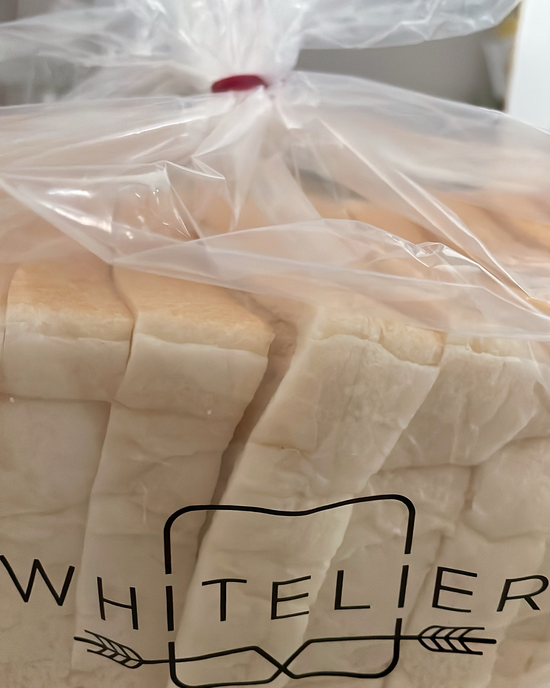 생식빵이라 그런지 잼발라 먹는거보다 그냥 생으로 먹는데 맛있네요 가격은 좀 나가도 이제껏