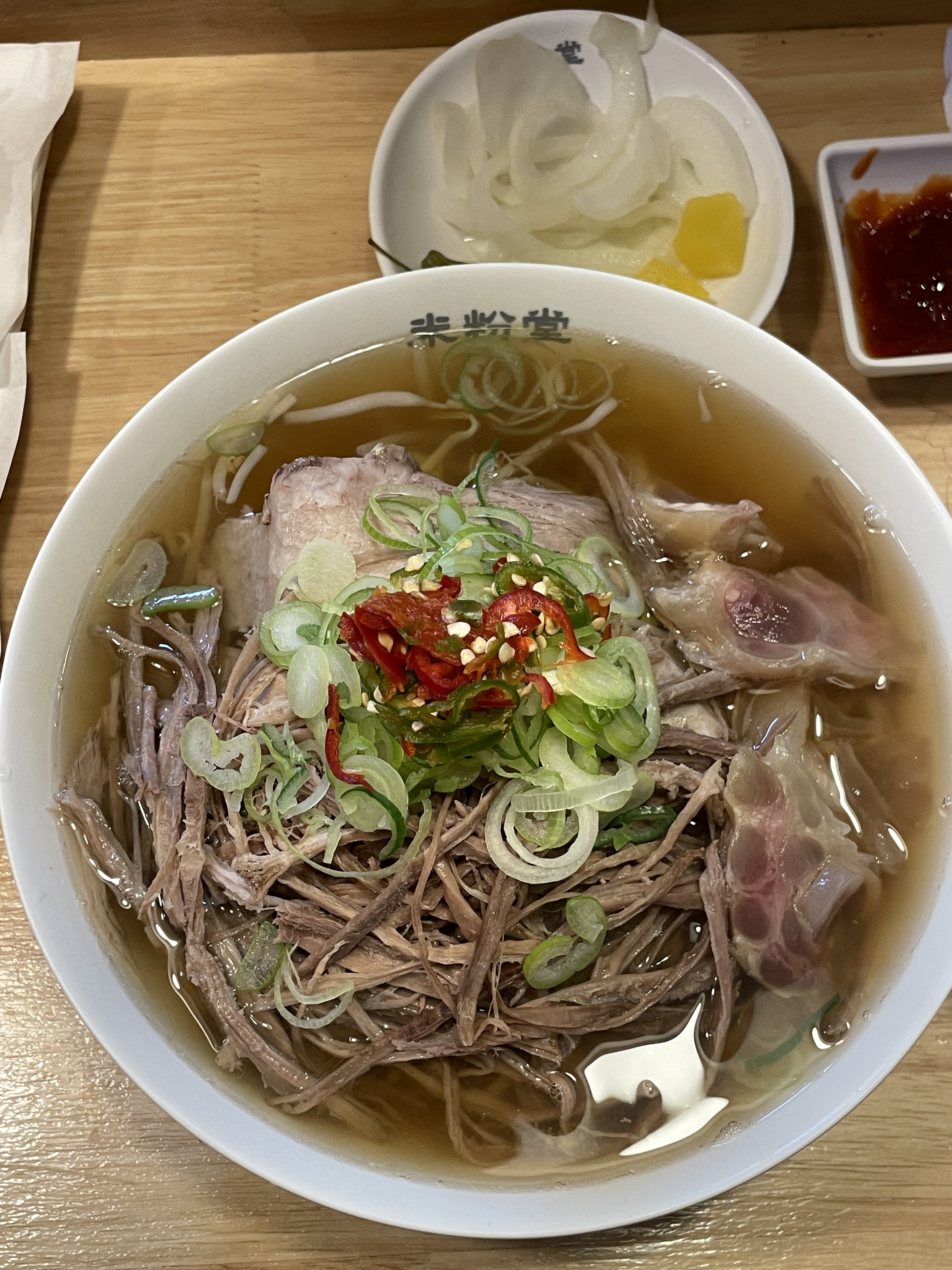 쌀국수늠 역시 미분당!! 양많고 깔끔하고 시원한 맛이에요 ㅎㅎ 그리고 사이드로 짜조 꼭 시