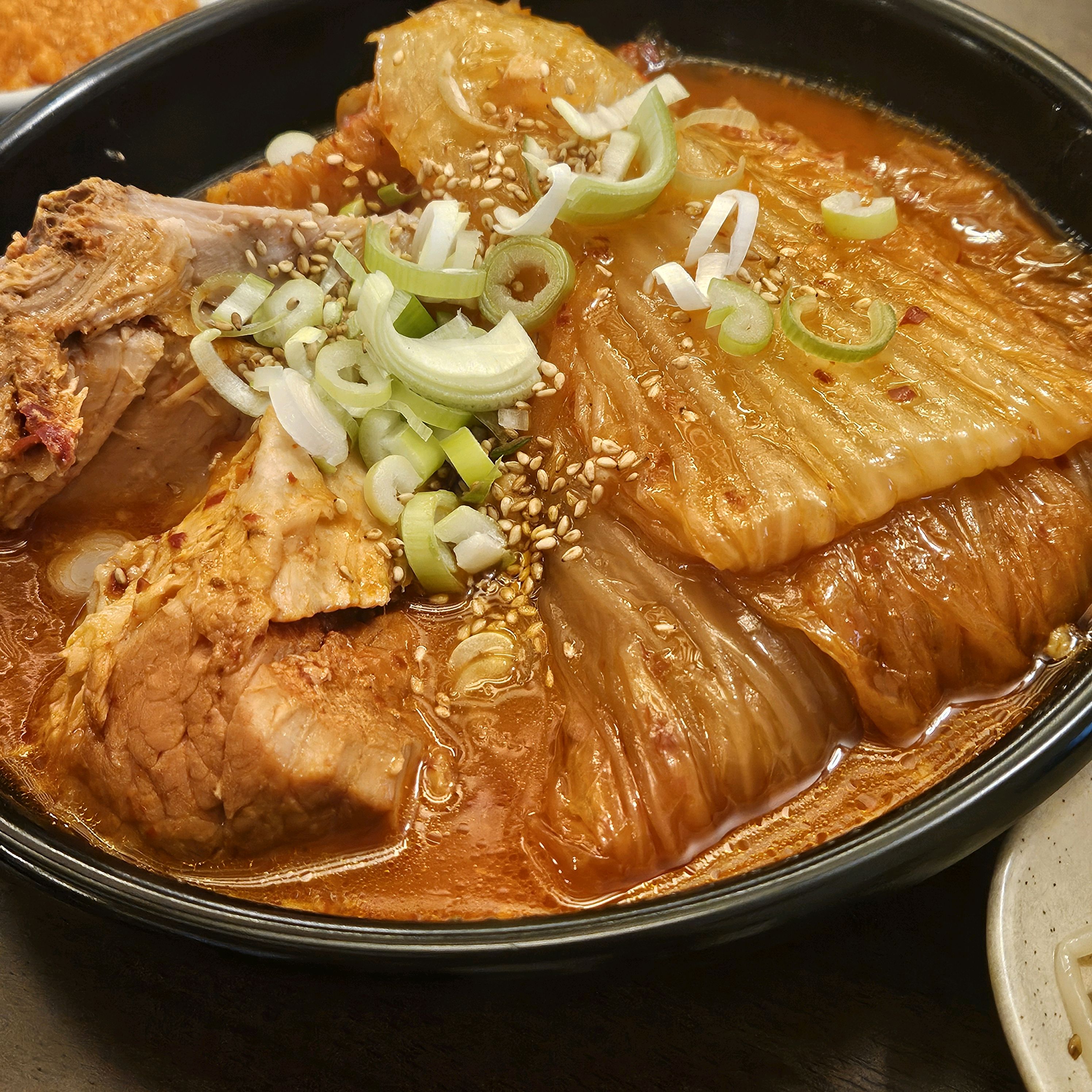 김치찜이랑 보쌈 비주얼 미쳤어요☺️☺️ 냄새도 너무 좋고 보자마자 너무 맛있어 보였는데 실