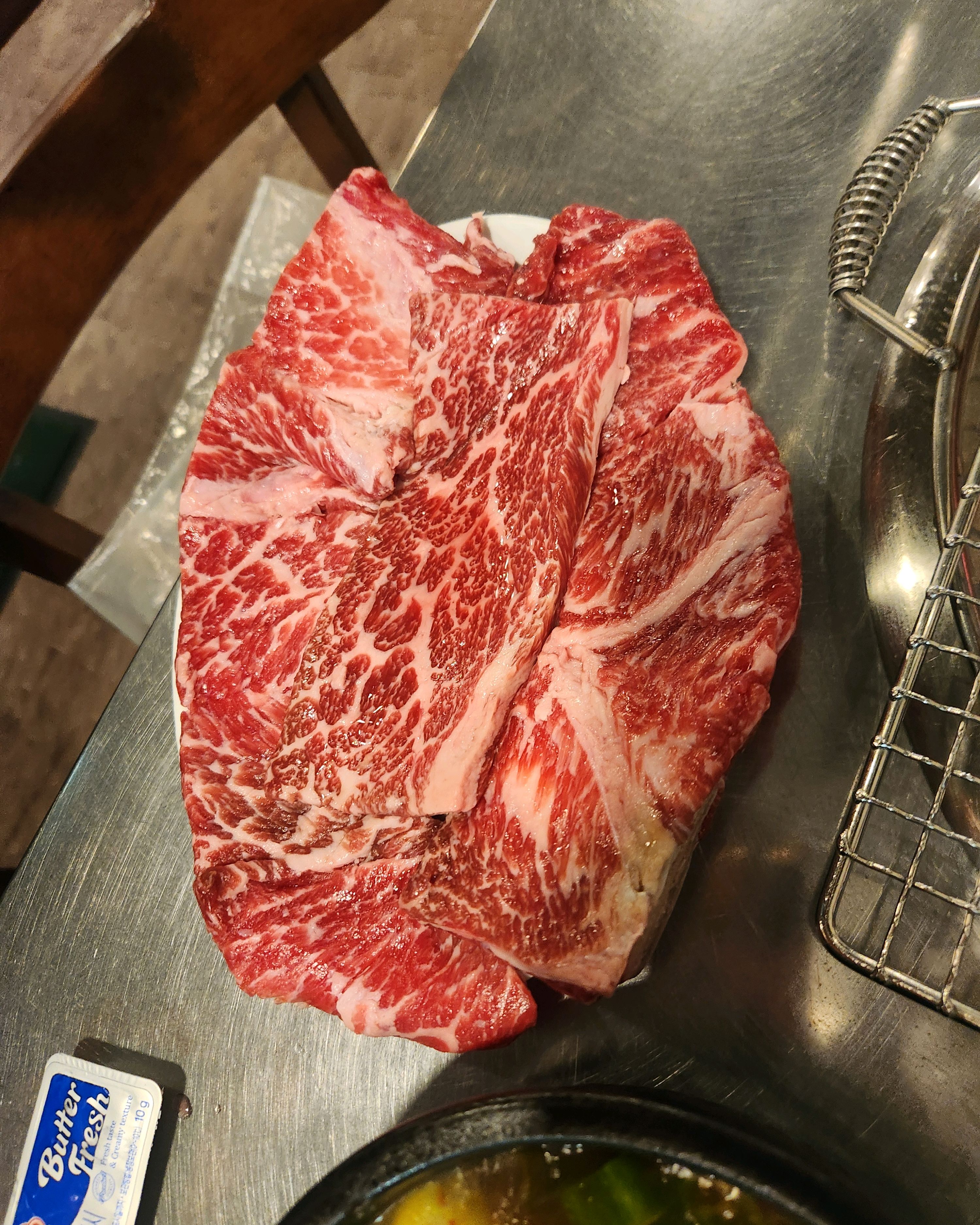 한판먹고 퇴장후 다시 입장이요 너무맛있어서 딴곳가기가 싫어요 이렇게 맛있는고기 정말 오랜만