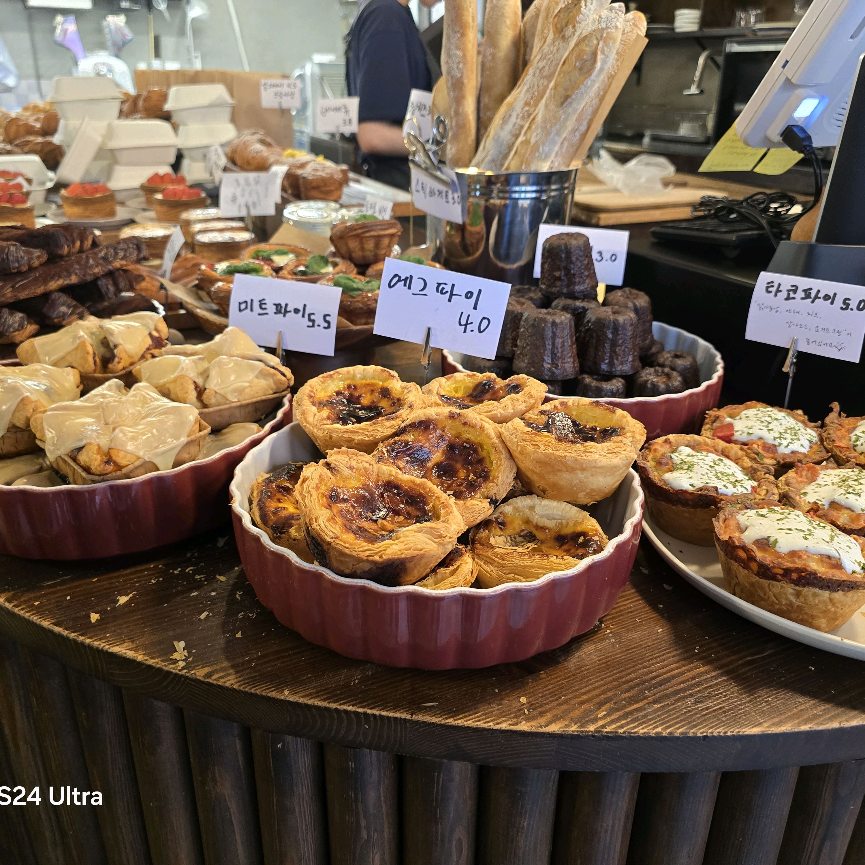 간판은 빵의계절이라고 써있네요 - 대전 맛집 빵 한모금