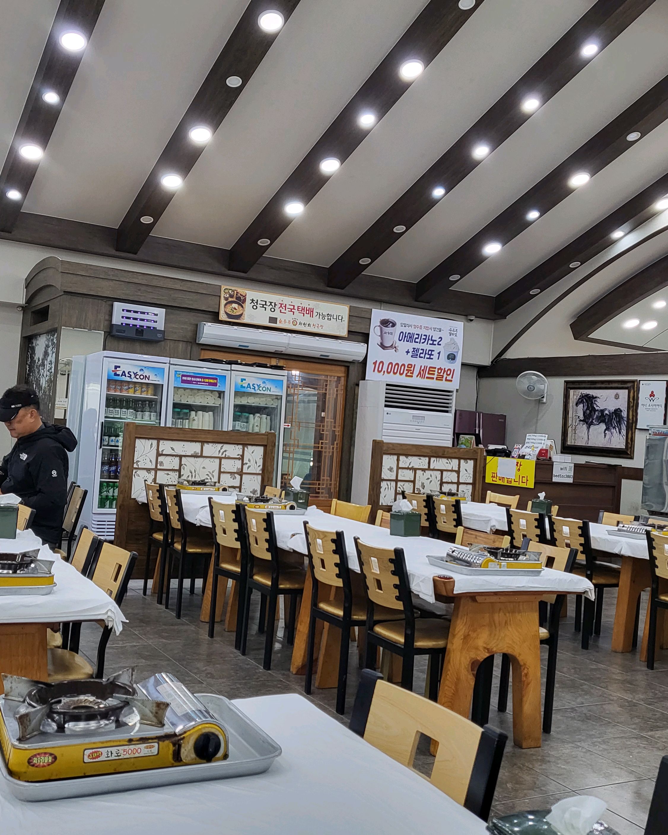 음식이 맛있고 청국장이 냄새도 안나고 비지도 고소하면서 담백해요 매장이 청결하고 야외공간도