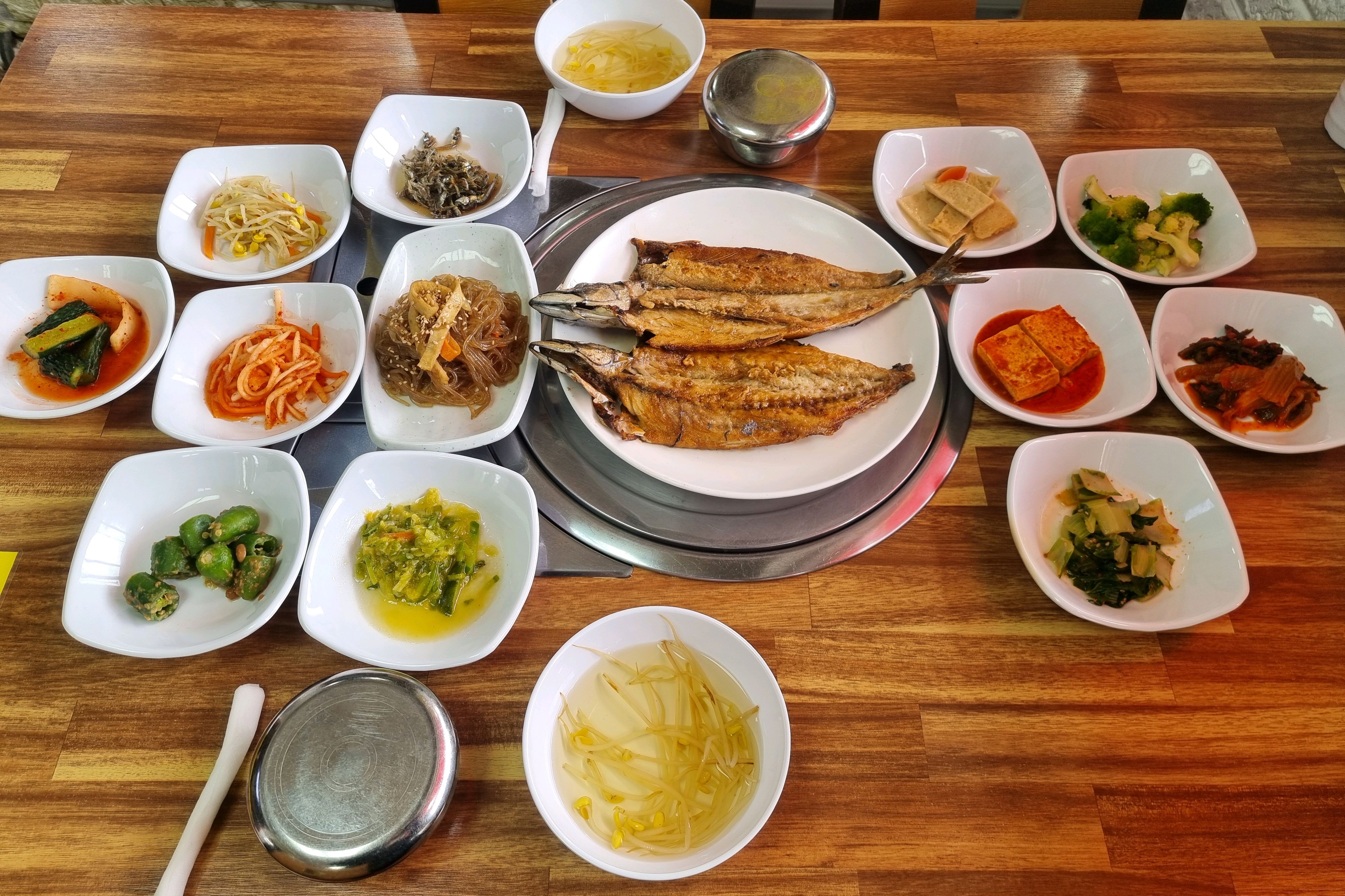 음식도 깔끔하고 직원분들 친절하고 - 송정 맛집 월깍두기 대구탕