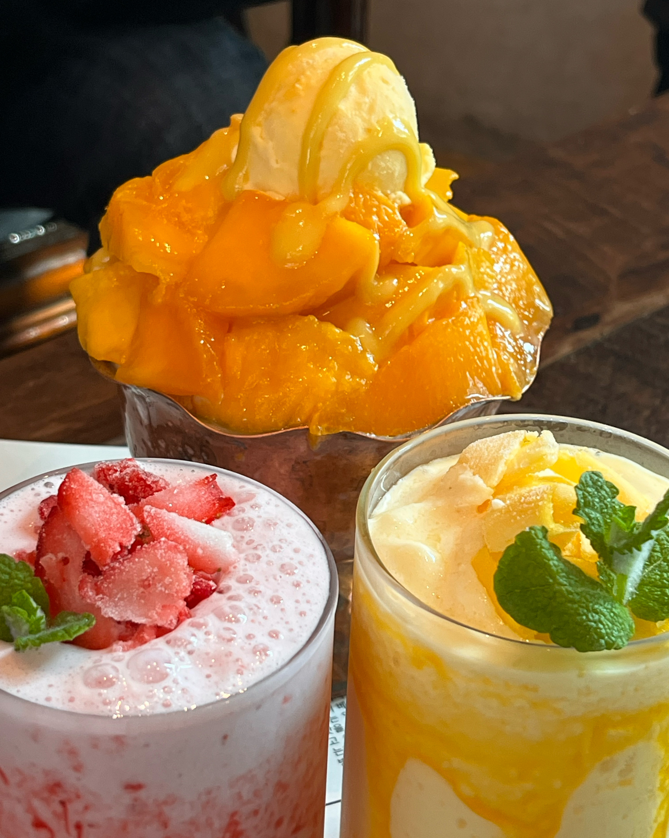 갈치집에서 식사하고 들린 카페인데, 내부가 넓고 분위기가 좋아요! 음료도 상큼하고, 제주도