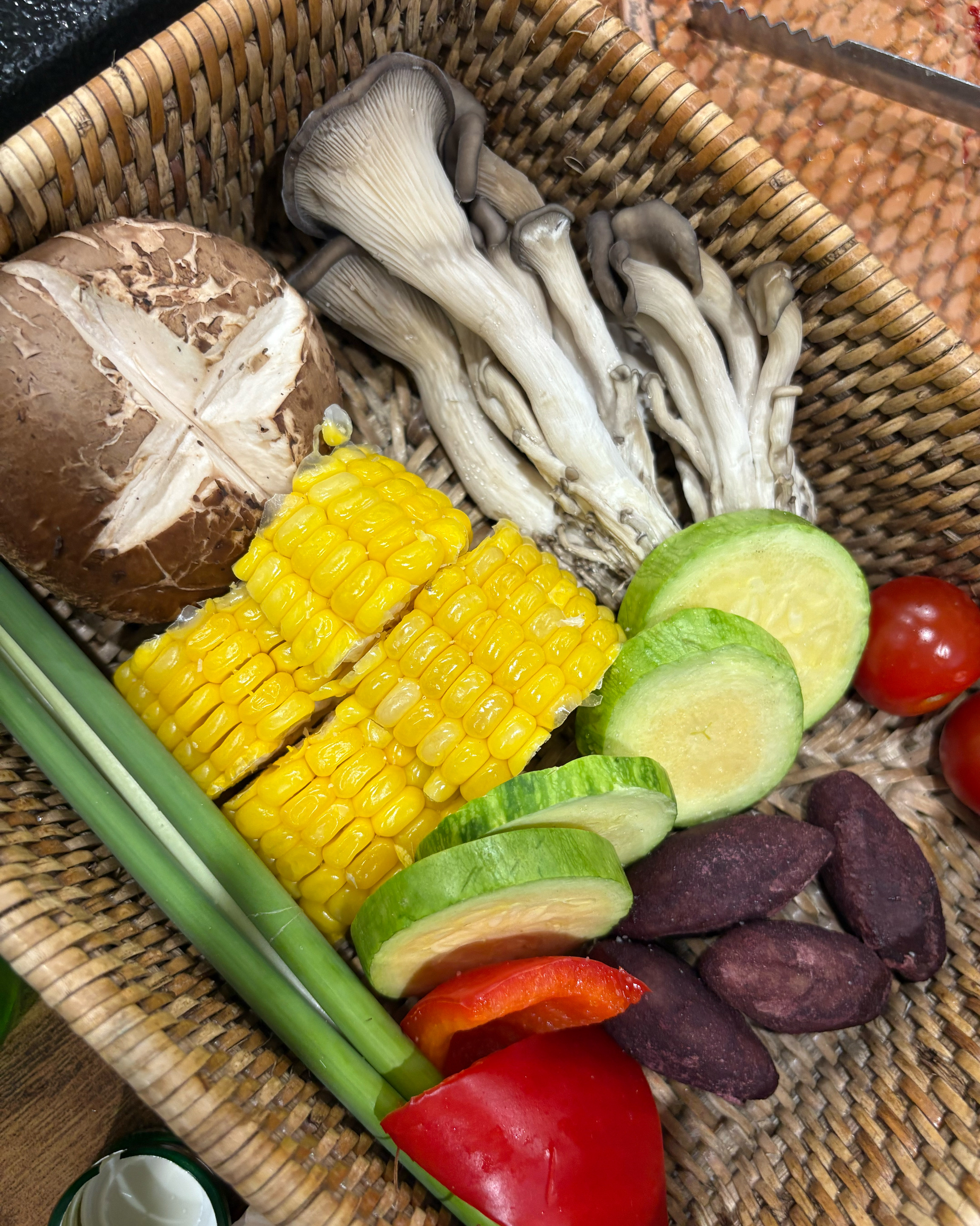 반찬도 짱 장어도 실하고 원래 서울근교에서만 찾아서  만 먹었다가 서울에서 처음 장어 먹었