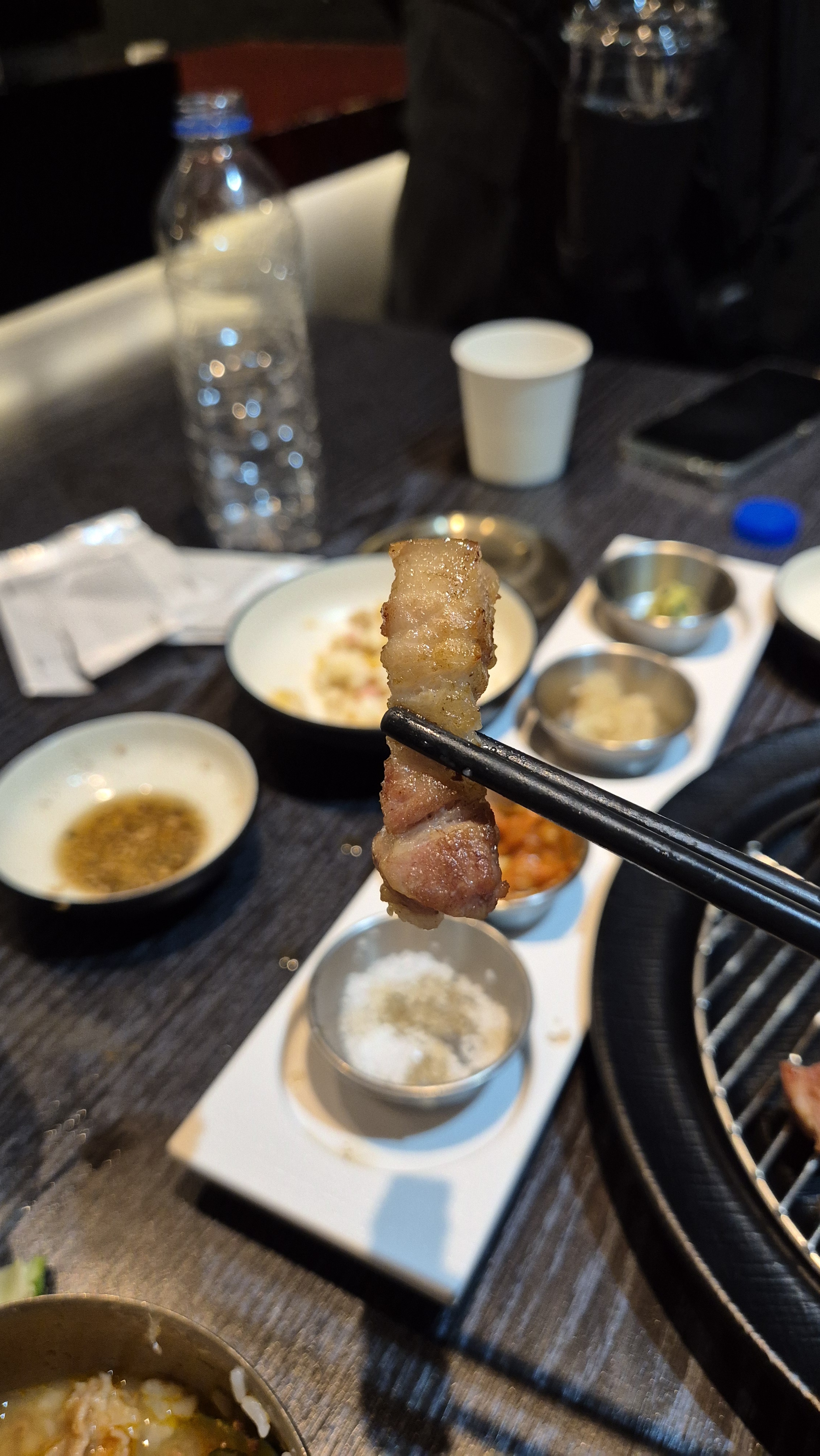 깔끔한 인테리어에 직접 구워주시는 서비스까지 - 제주 맛집 풍로 제주신화월드점