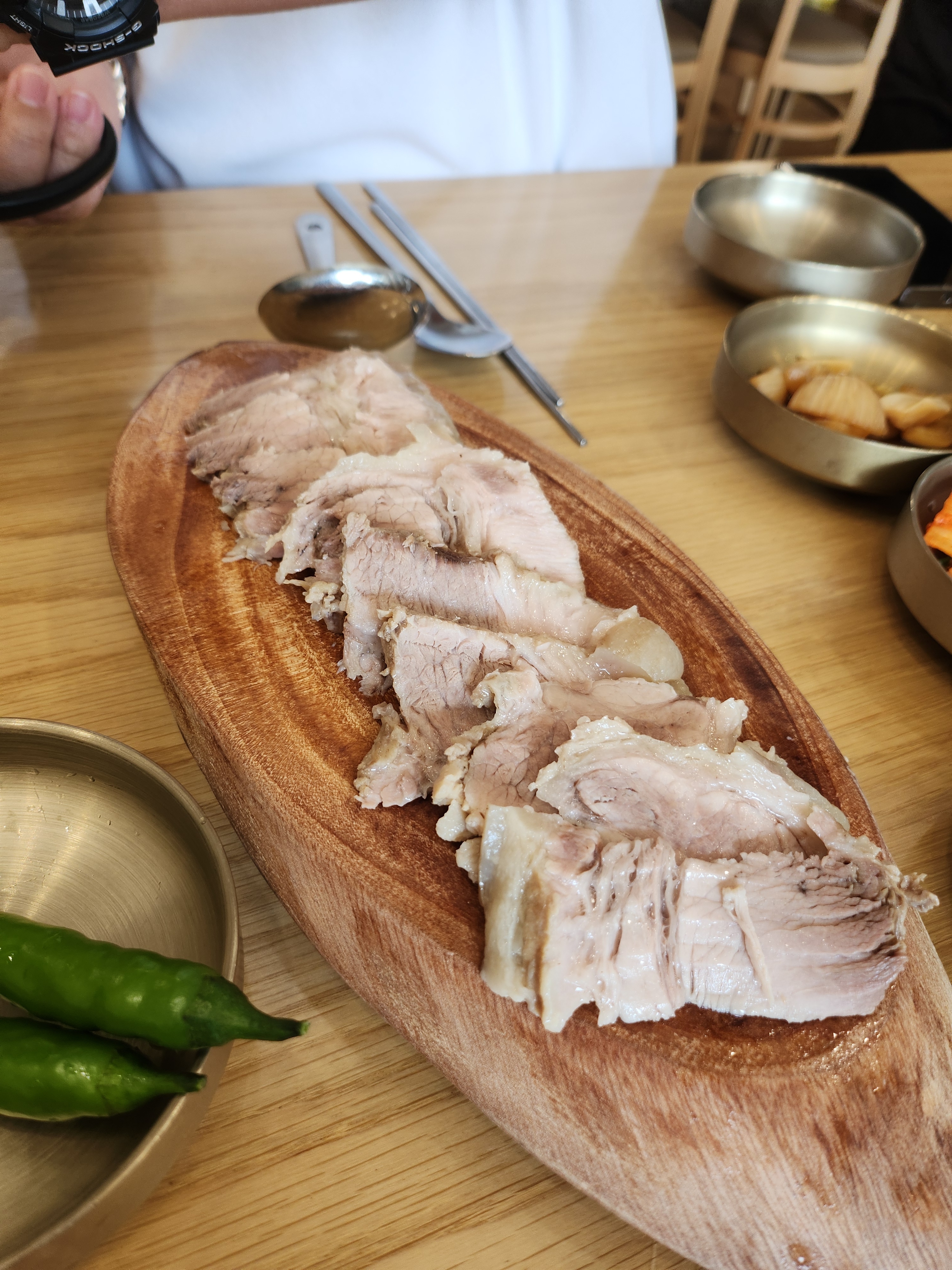 고기가 엄청 부드럽고 맛있네요^^ 잘 먹고갑니다 - 제주 맛집 섬누들