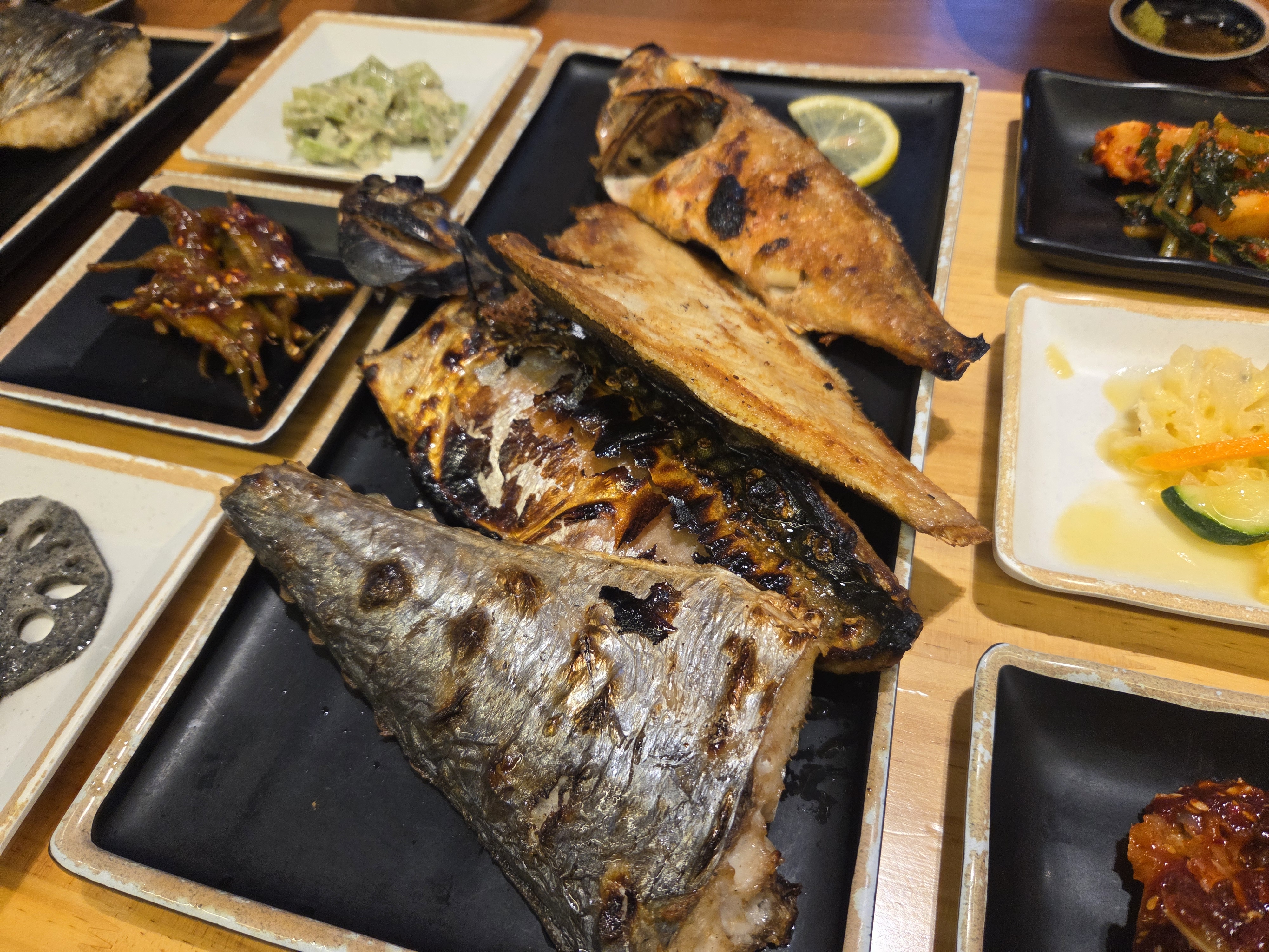 부모님 모시고 모듬생선구이 먹었어요~ 생선 간도 알맞고 반찬도 청결하고 맛있어요🥰 다음에도