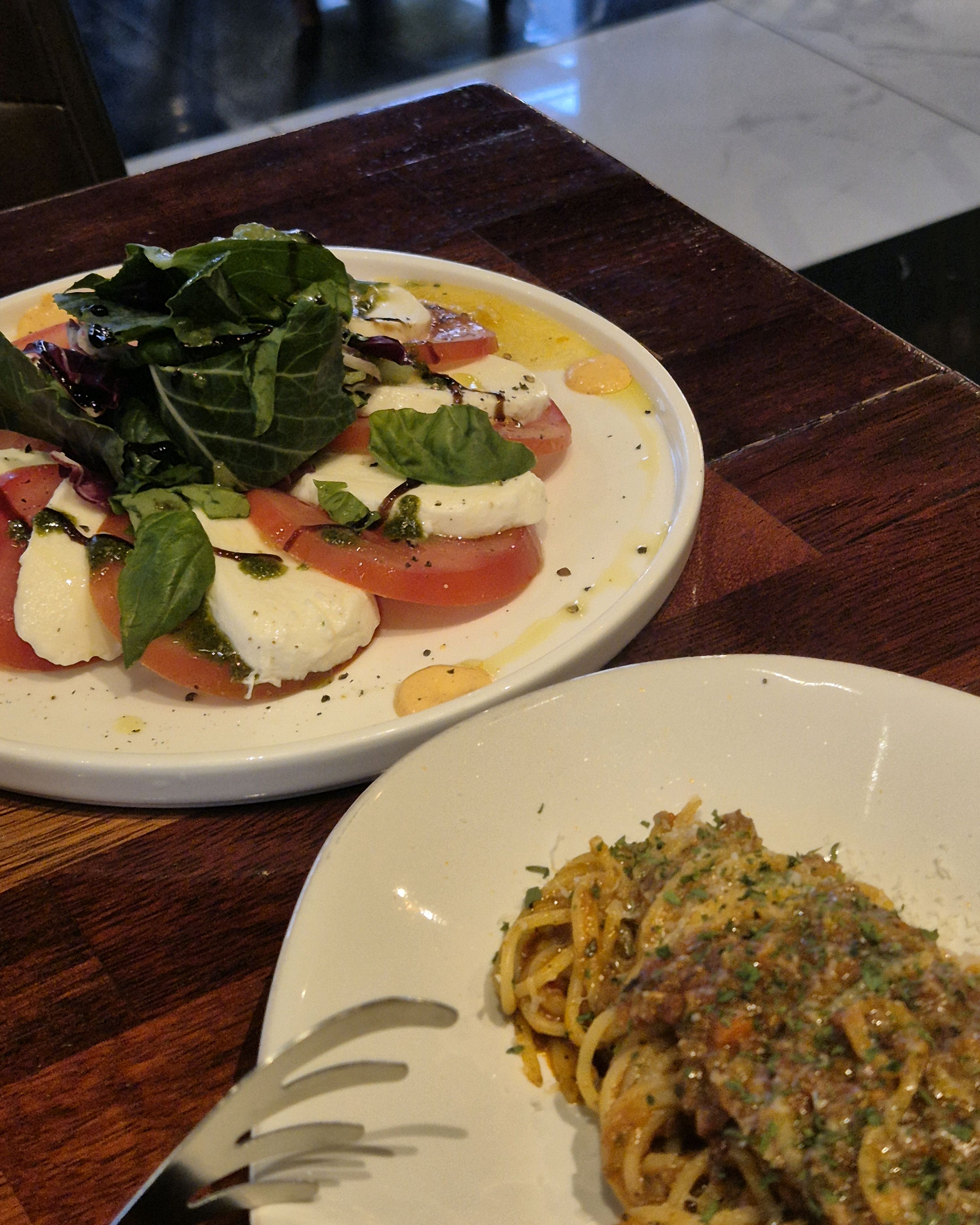 저녁에 왔는데 분위기도 너무 좋고 스테이크디너세트 먹었는데 음식이 너무 맛있어요! - 대전 맛집 더몰트하우스 대전죽동점