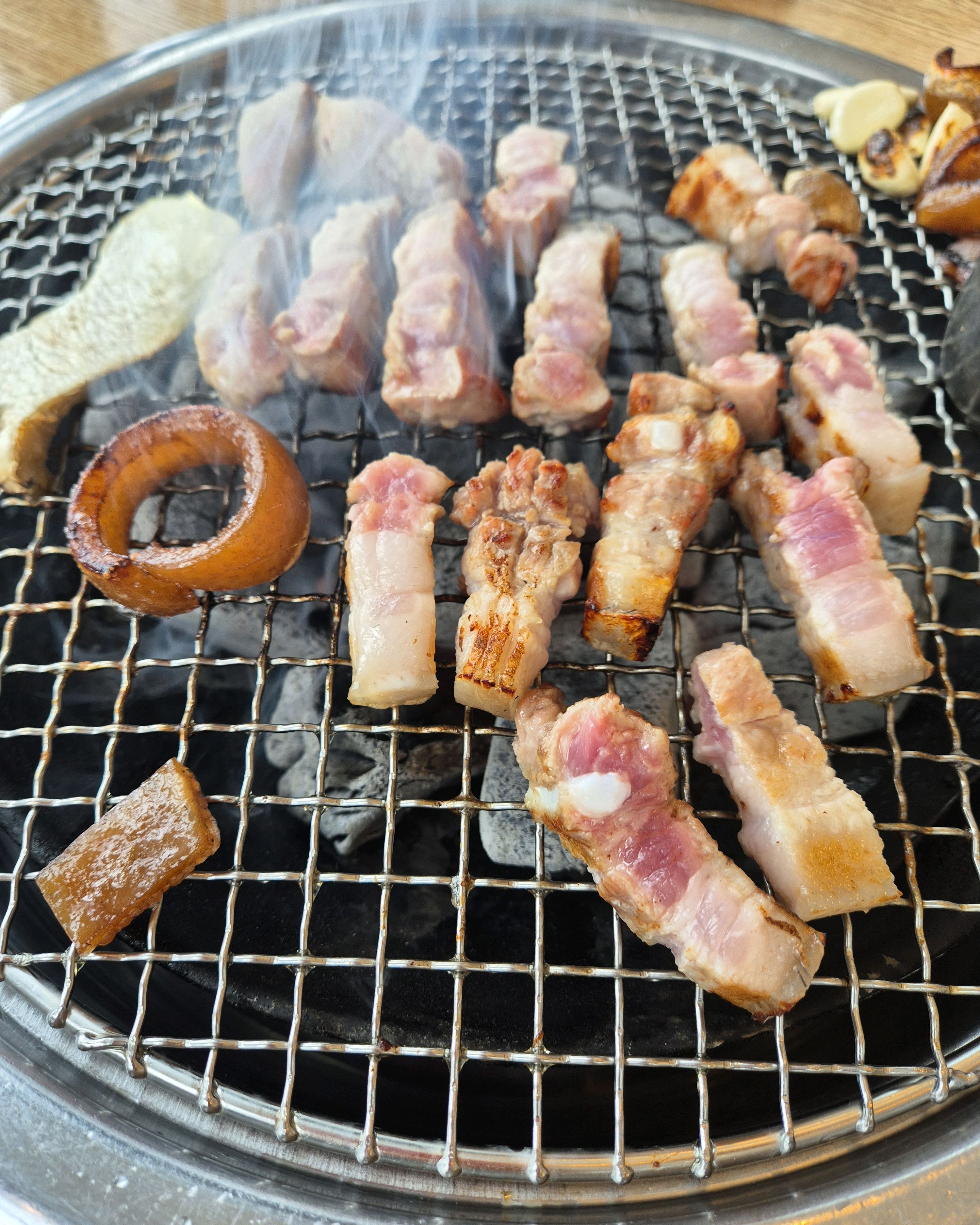 점심특선메뉴 늘봄정식 15000원이예요 비빔밥도 나와요 돌솥밥이 양이 아주 많이 나와요 - 제주 맛집 늘봄흑돼지