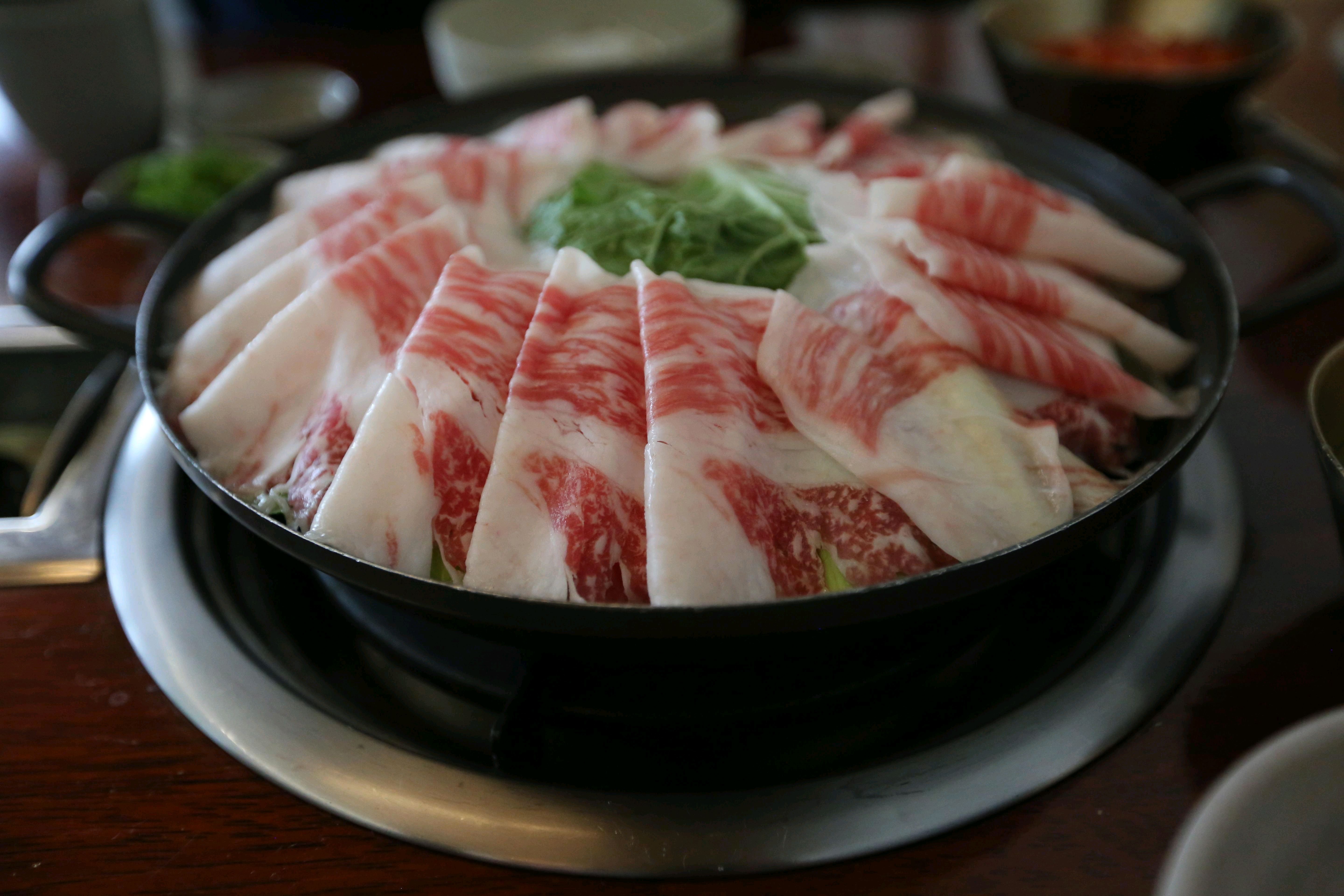 칼국수 먹고싶어서 왔는데 차돌수제비도 있어서 같이 주문했어요 둘 다 담백하고 맛있네요 배불