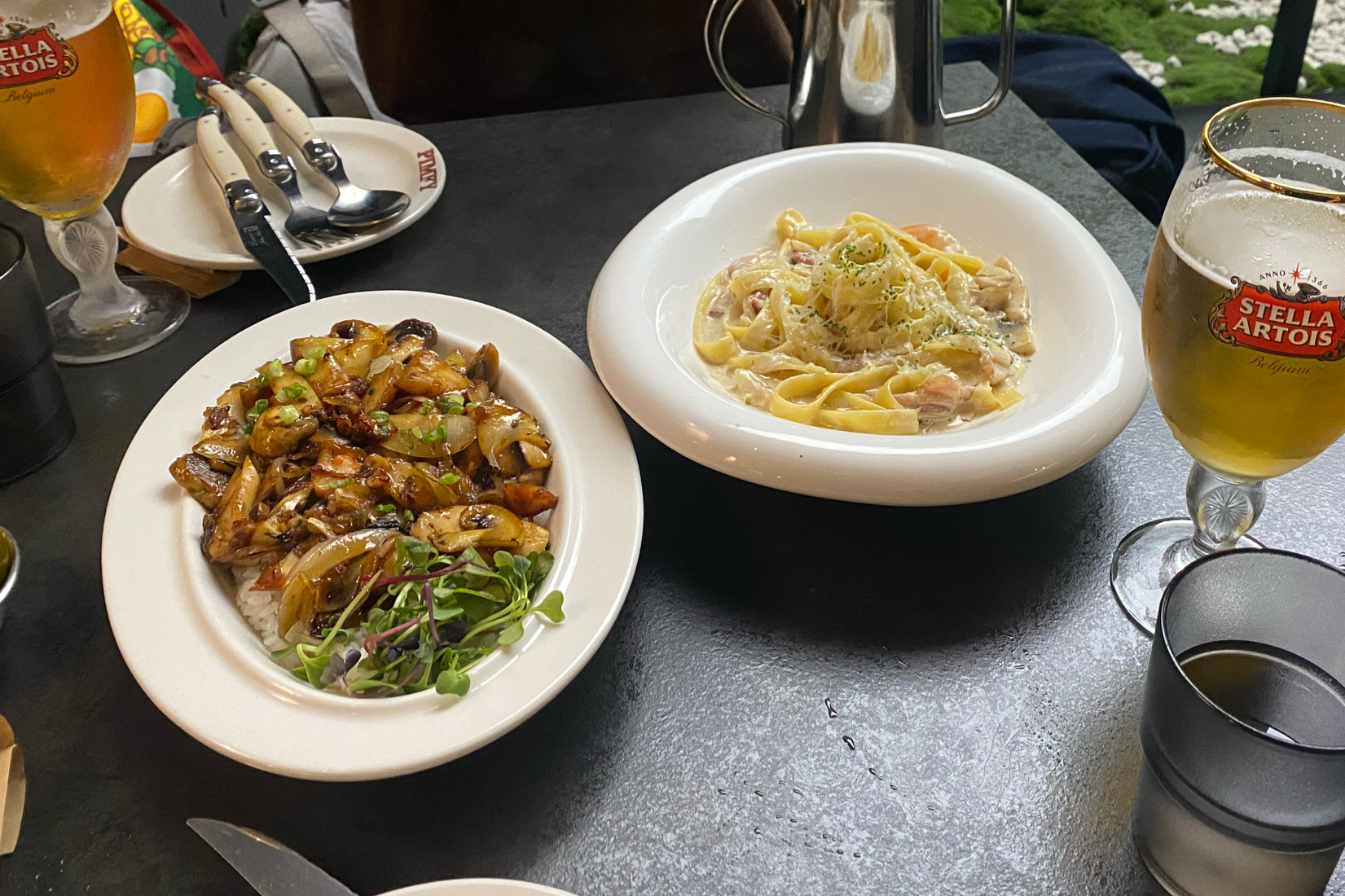 매장도 너무 이쁘고 깔끔했구 이 정도 가격에 맛있는 음식과 차게 유지된 생맥주까지 너무 좋