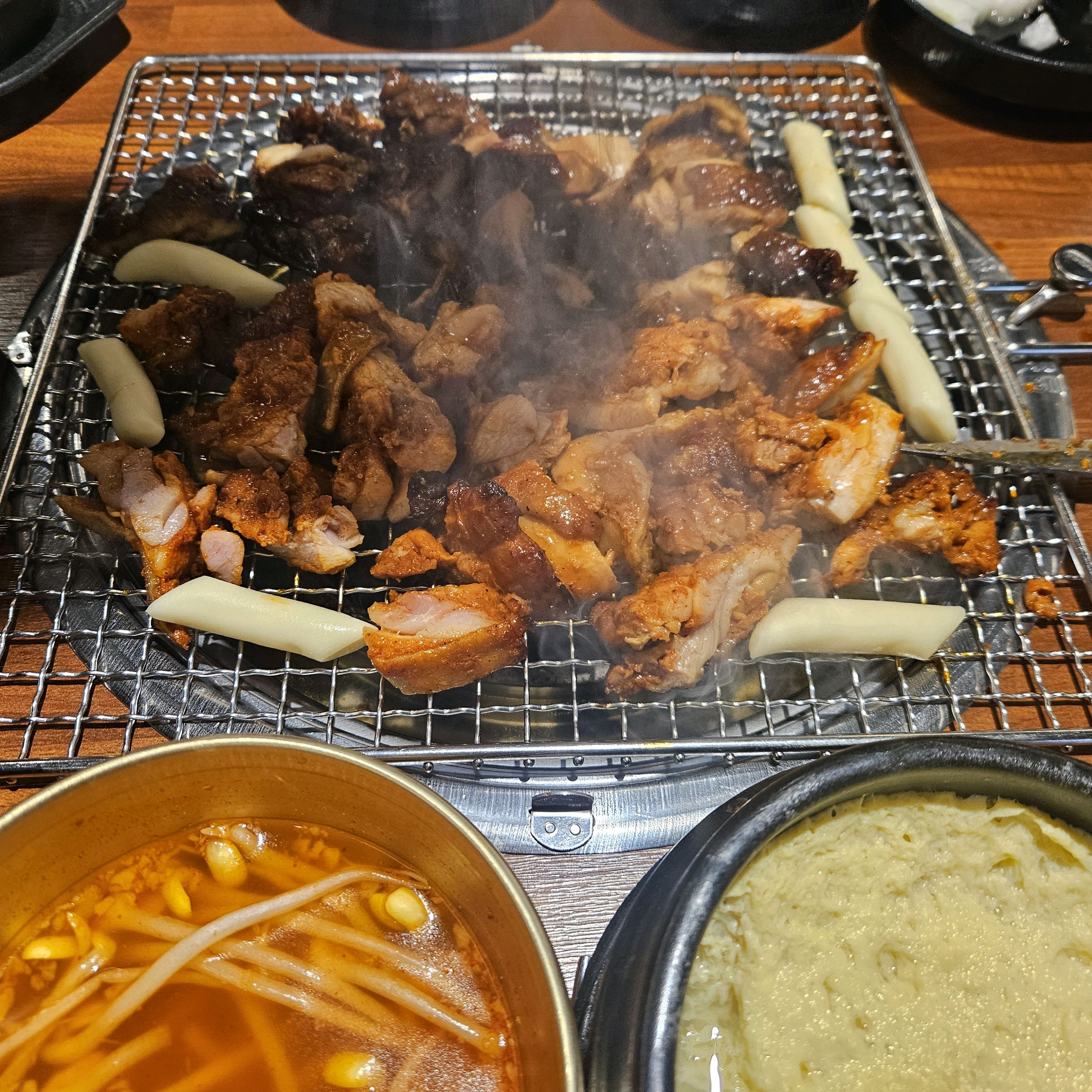 첫방문인데 깨끗하고 친절하시고 - 대구 맛집 밤새우는닭 월성직영점