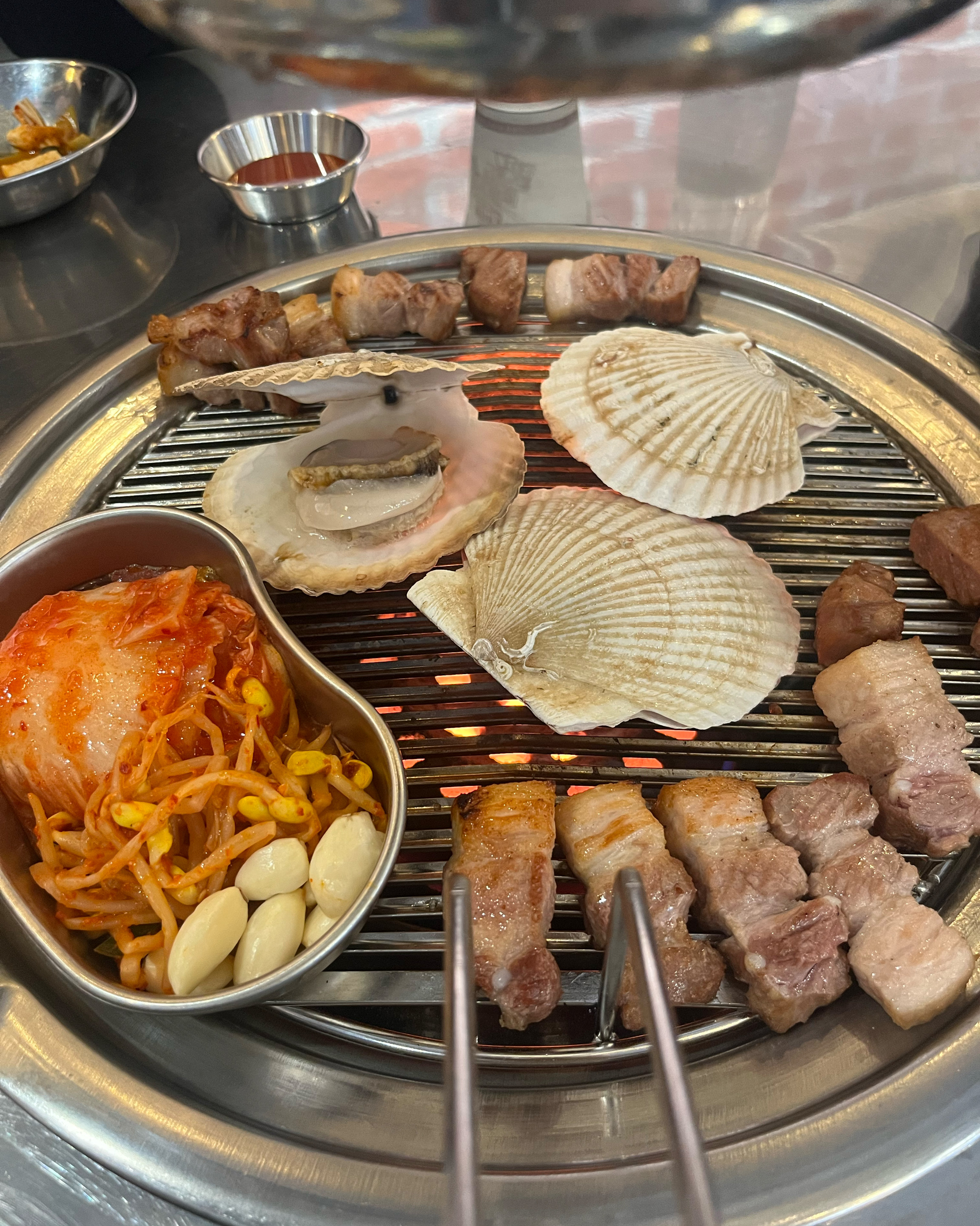 고기와 해산물 같이먹을수있는게 특별하고 가리비가 통통하니 신선도가 좋아요!! 재방문 강추!