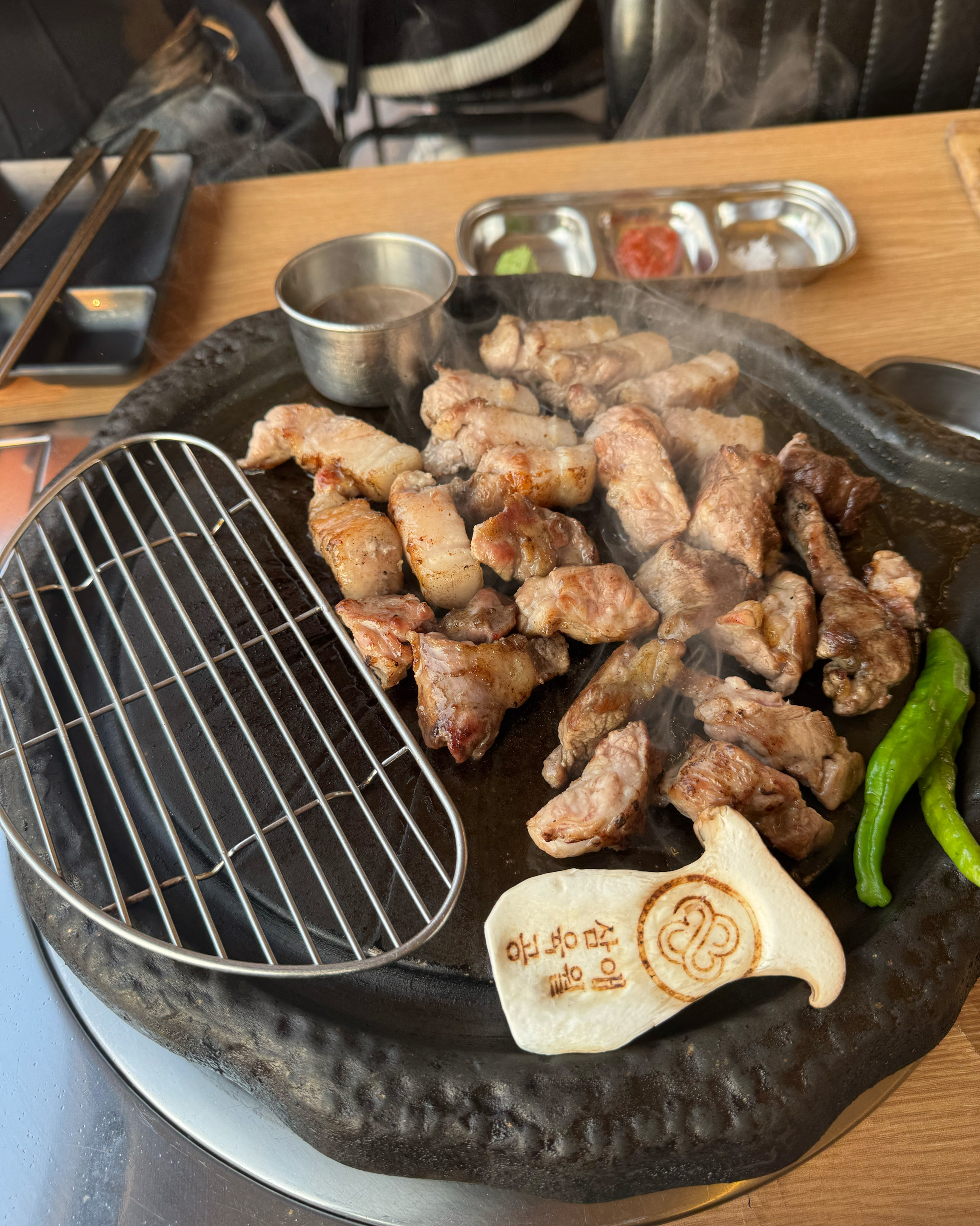 숙소 근처 맛집 찾아보다 왔는데 바다뷰에 고기도 너무 맛있어요!! 별 기대 안하고 왔는데
