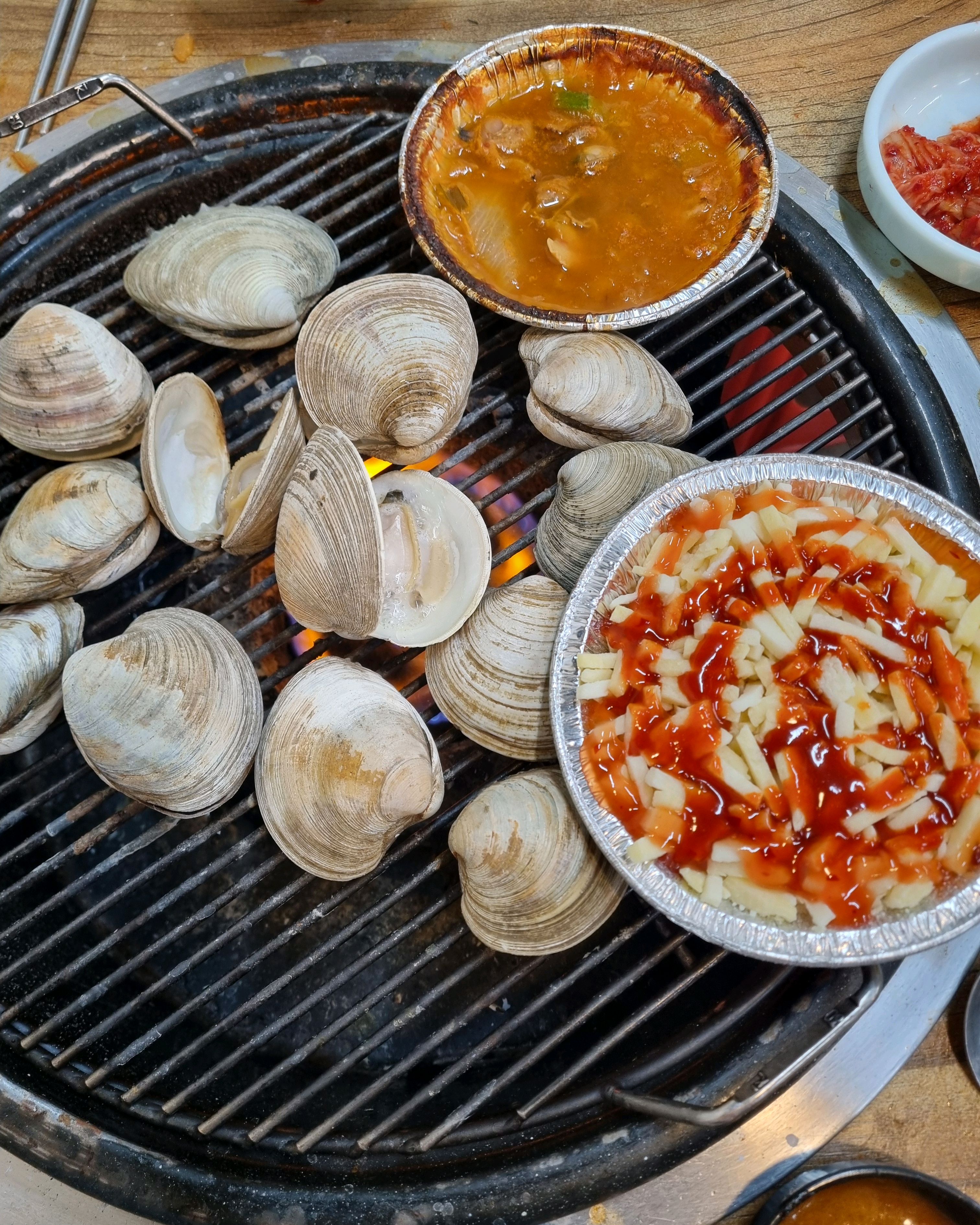 너무 맛있고 직원들이 다들 친절해요! - 인천 맛집 전라도대왕조개구이 월미도본점