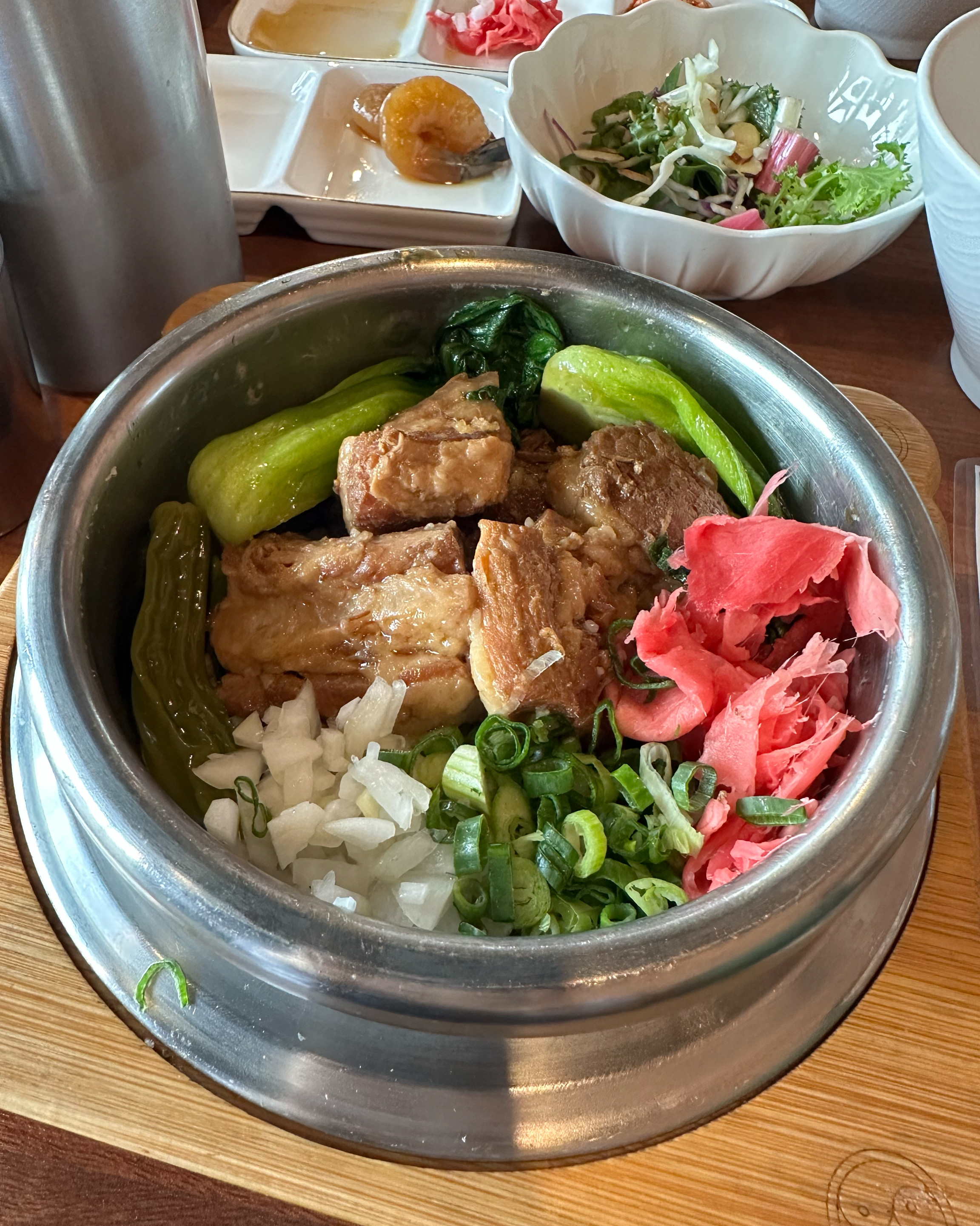 날씨가 흐려서 속상했는데 ㅠㅠ 맛있는 밥 먹고 기분 좋아졌어요! 잘 먹고 제주 여행 잘 마