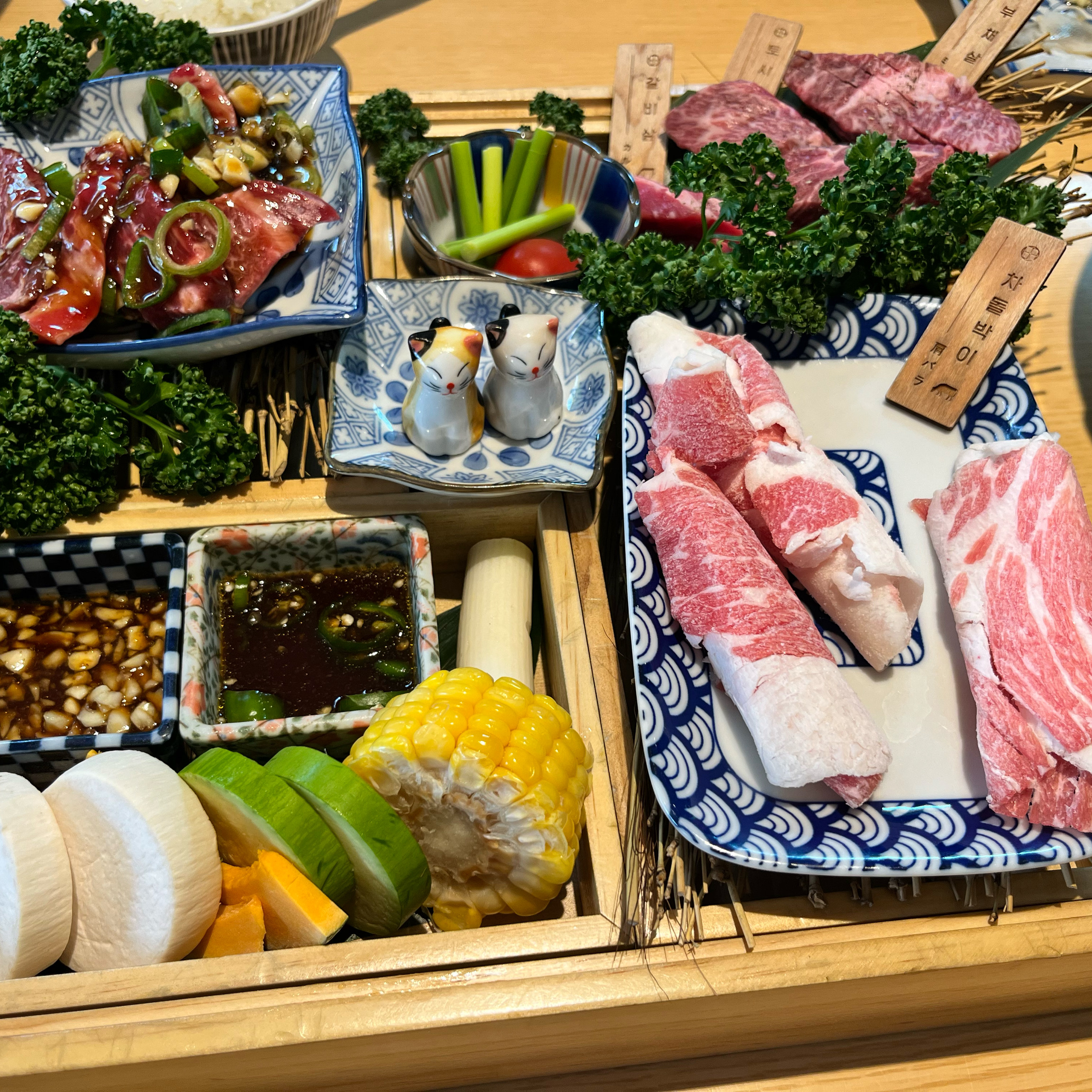들안길 맛집이에요 분위기는 카페같은데 소고기가 입에서 살살 녹아 아이가 더 맛있다고 또 방