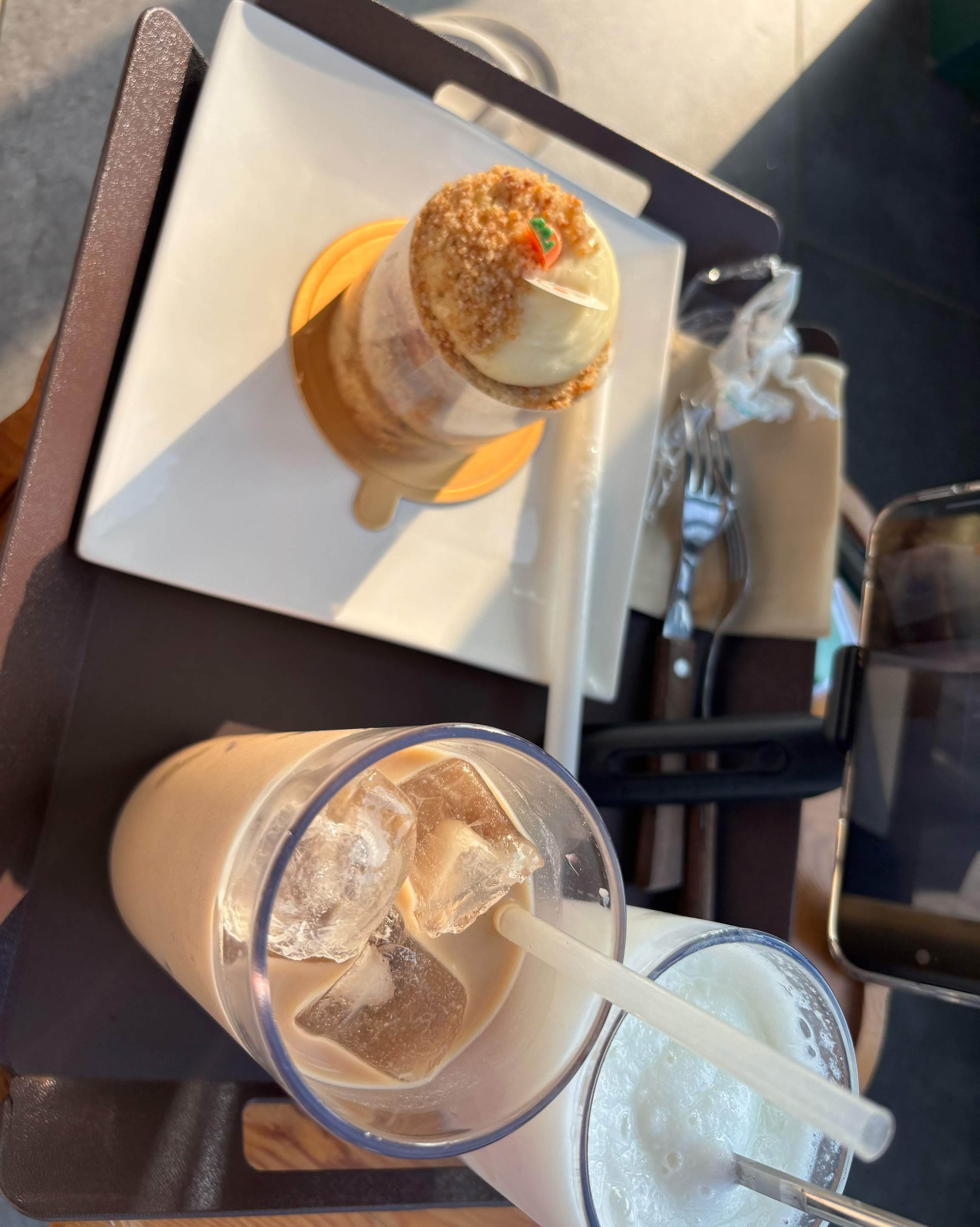 음료가 이쁘고 뷰가 맛있어요 - 제주 맛집 노을리