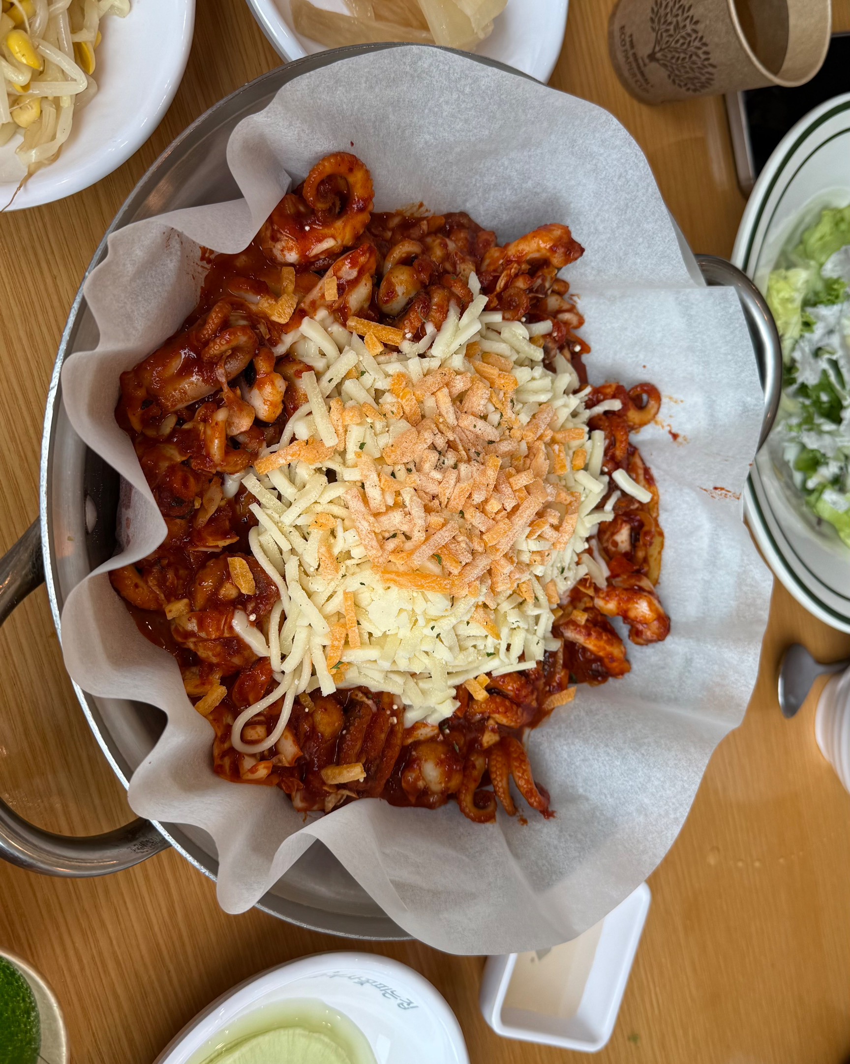 오늘은 오랜만에 방문해서 쭈치파 시켰는데 엄청 맛있었어요! 예약인원 수 맞게 새우튀김도 센