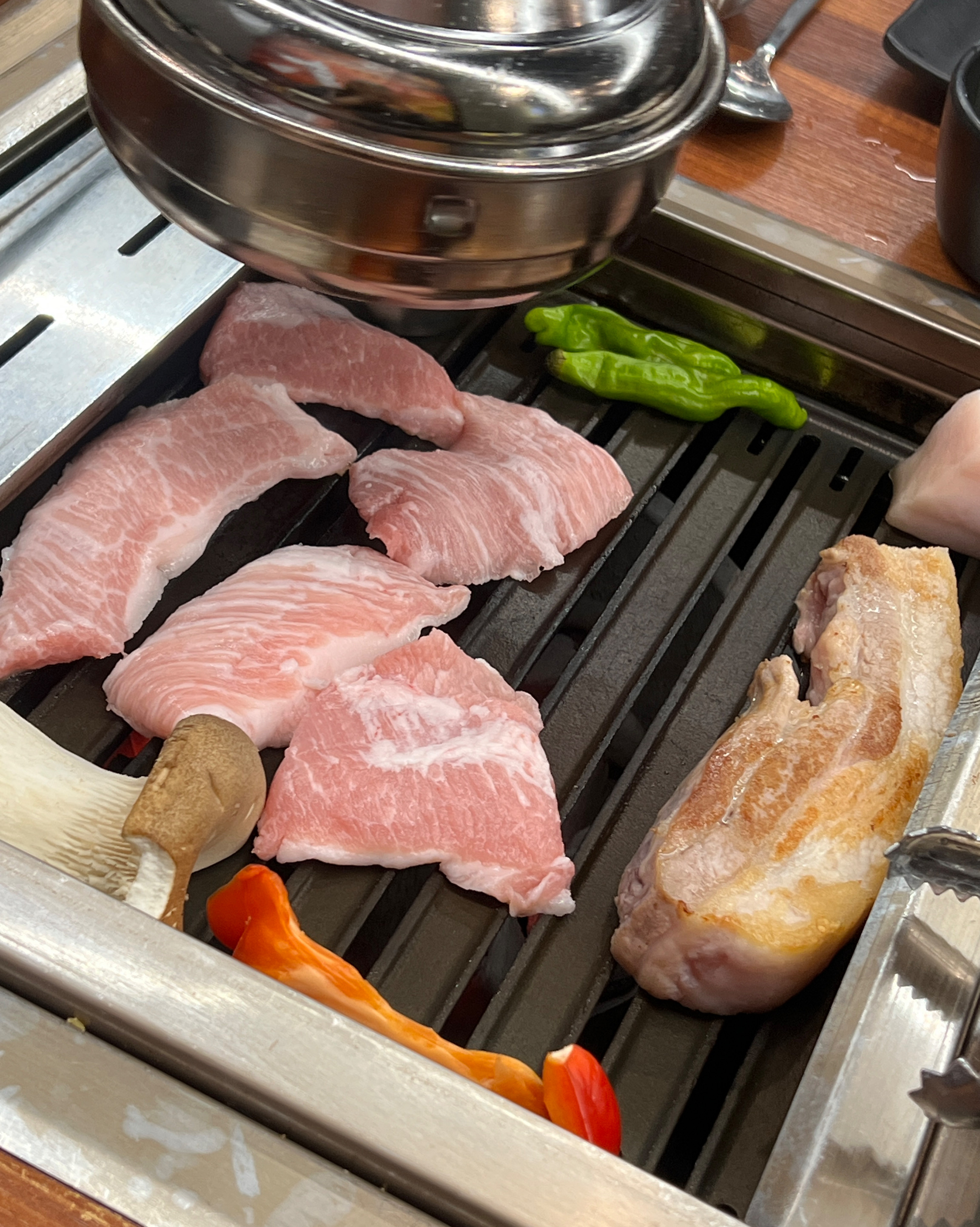 지나가다가 급 들어왔는데 너무 맛있어용!!! 일단 반찬이 너무 잘나와요…!🩷🩷또 올거같아요