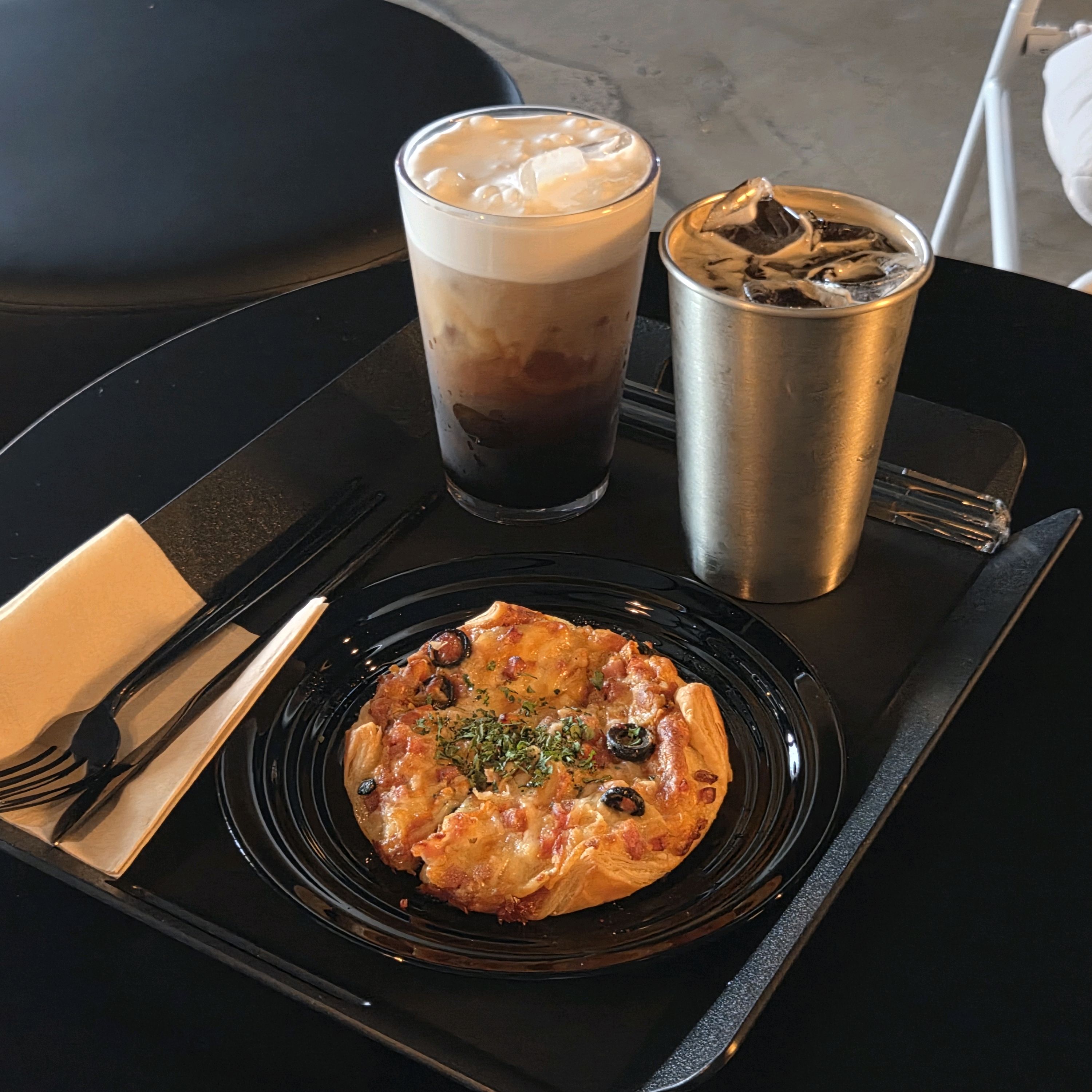 음식도 맛있고 분위기가 깡패에요! 너무 이쁨!!! - 인천 맛집 카페더블랙 구월점