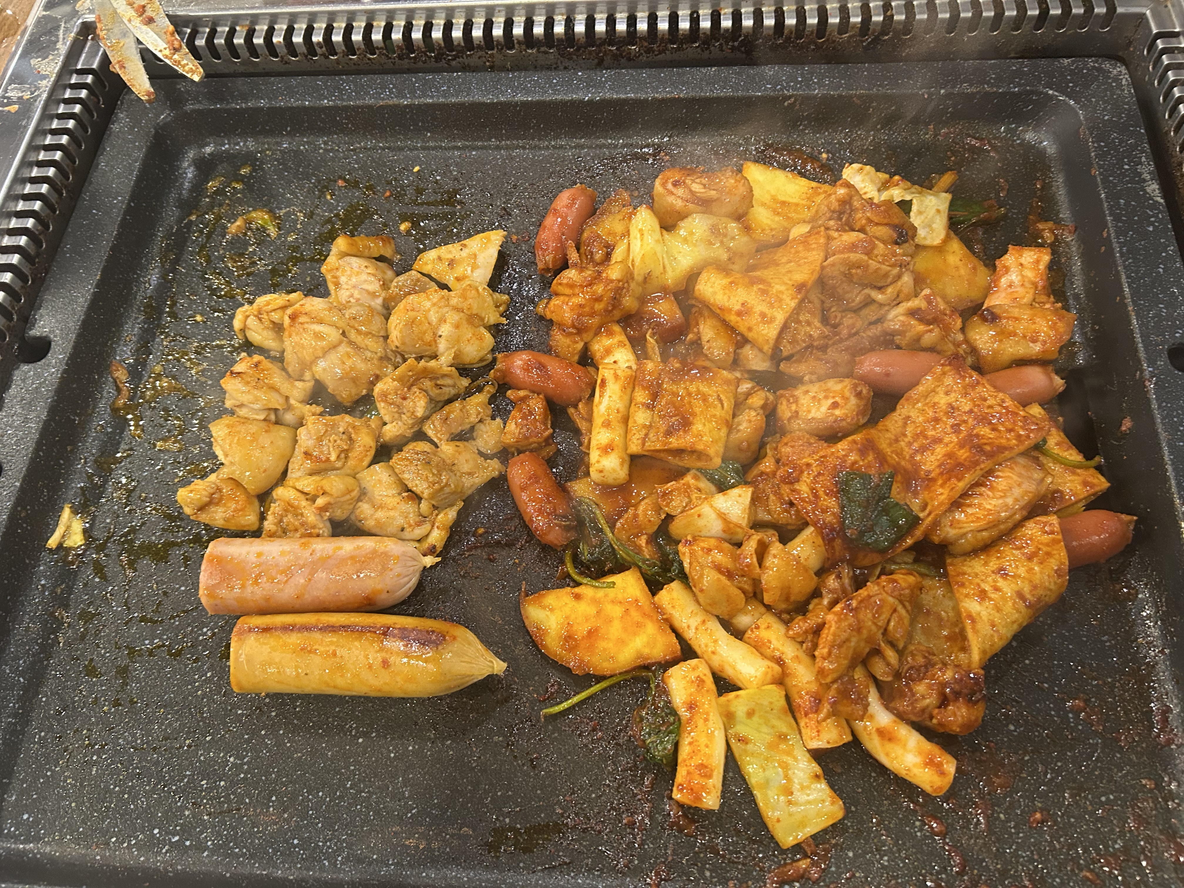 무한리필이라 별로 기대 안했는데 고기 품질도 진짜 좋고 양념도 너무 맛있어요 무조건 재방문