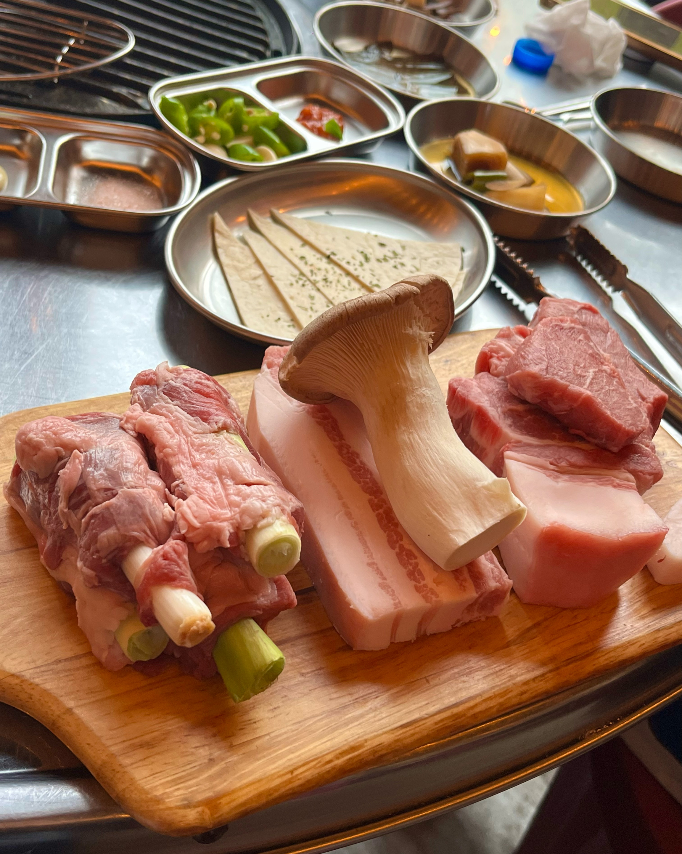 인테리어도 예쁘고 분위기도 너무 좋아요! - 아바이마을 맛집 달빛돈가 속초본점
