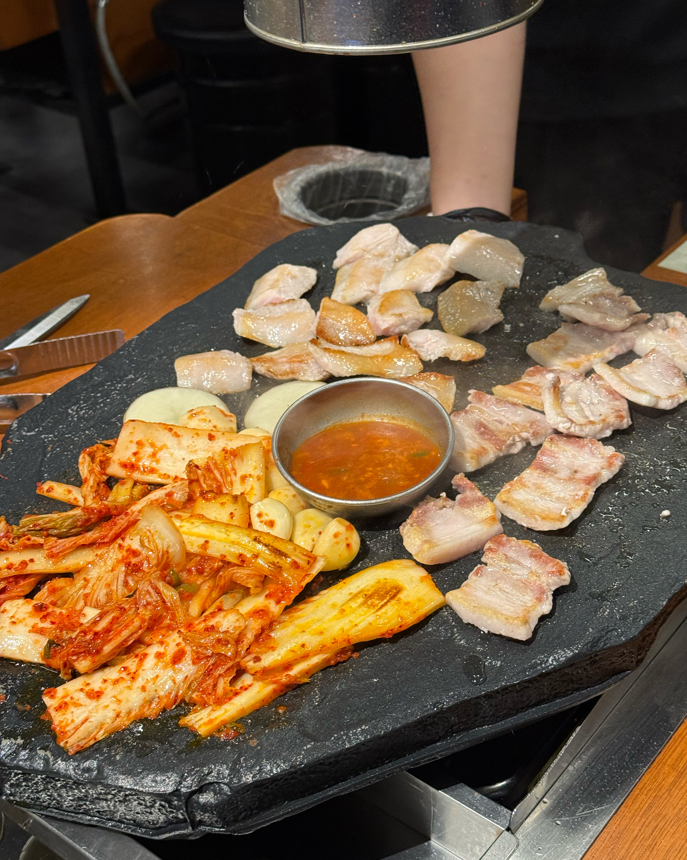 맛있어요 치즈술밥도 추천해요 - 인천 맛집 석암생소금구이 송도타임스페이스점