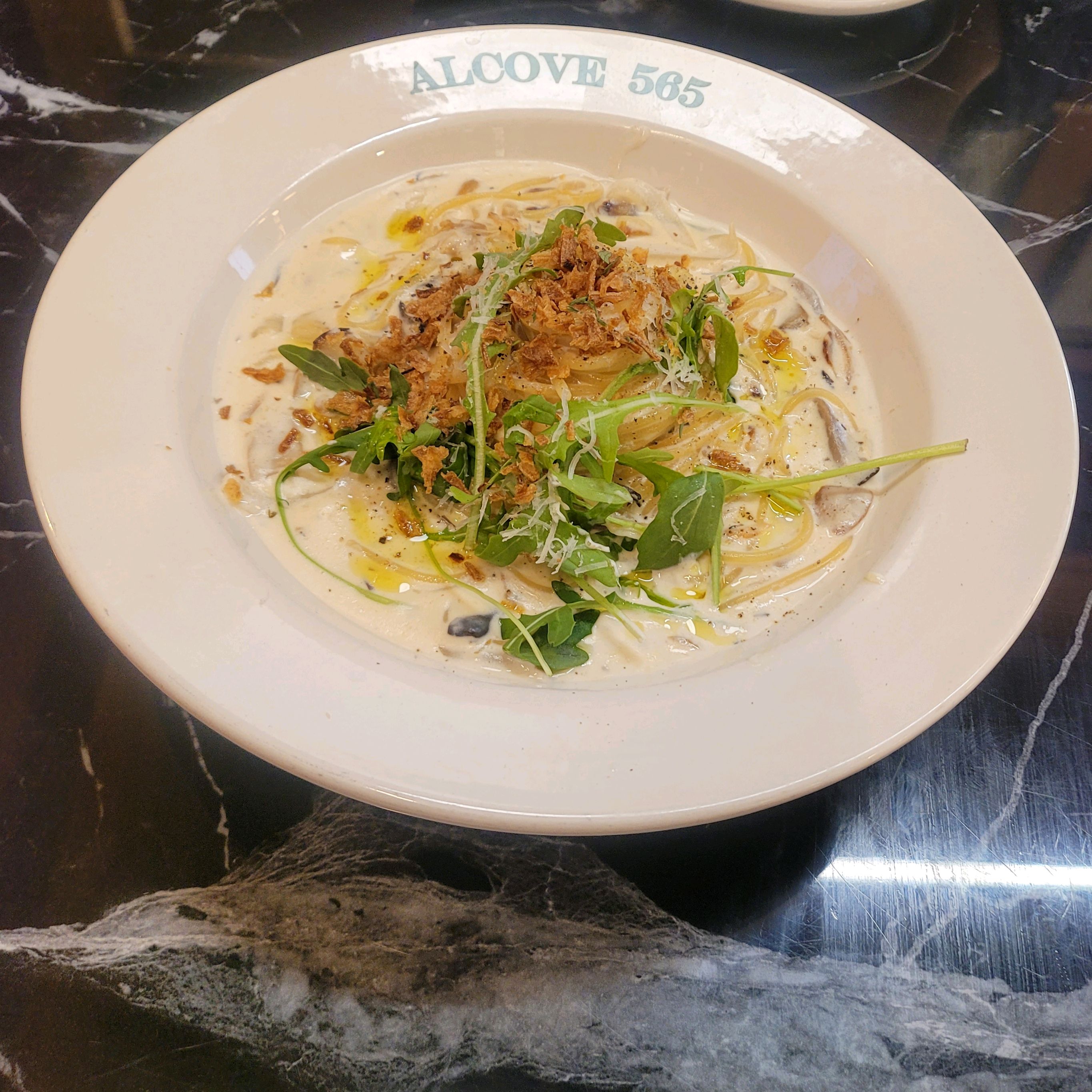 일요일 이른 아침에 파스타 찾다가 우연히 들렸습니다. - 인천 맛집 알코브565