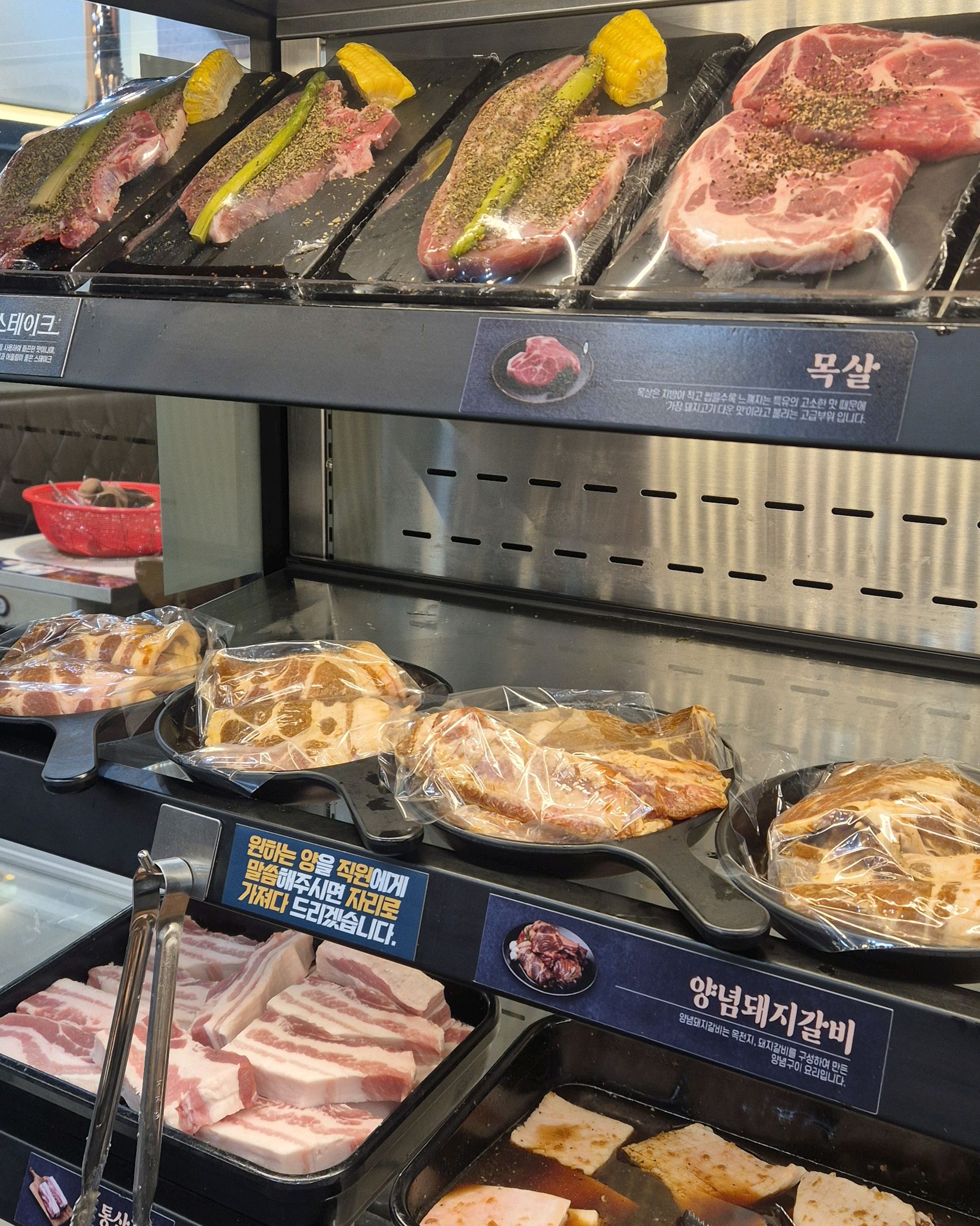 고기 질이 너무 좋고, 종류가 많아서 너무 잘 먹었어요~ 그리고 사장님이랑 직원들이 너무
