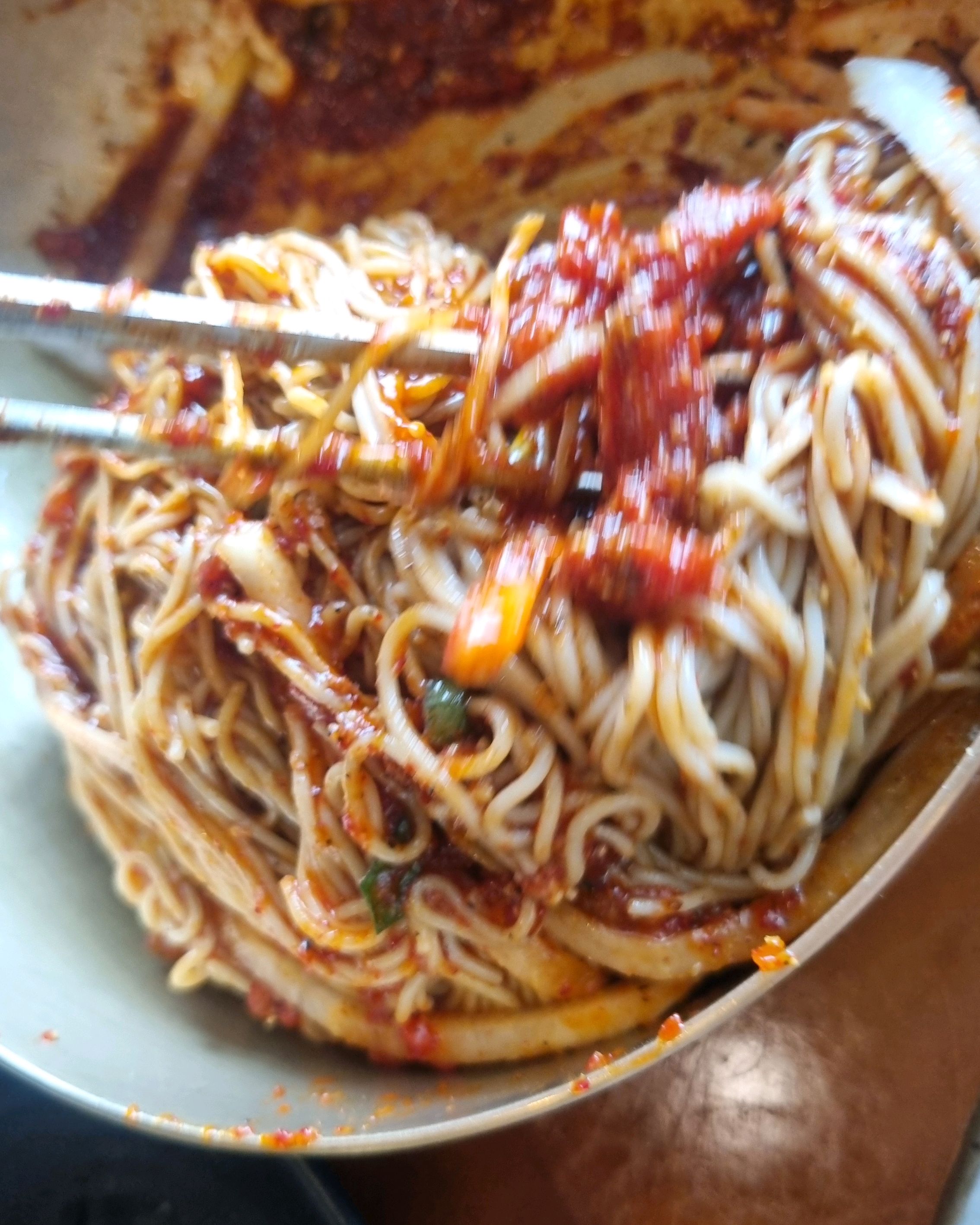 면발이 쫄깃하고 양념이 착착 감기는것이 고기또한 담백 - 제주 맛집 제주순메밀막국수