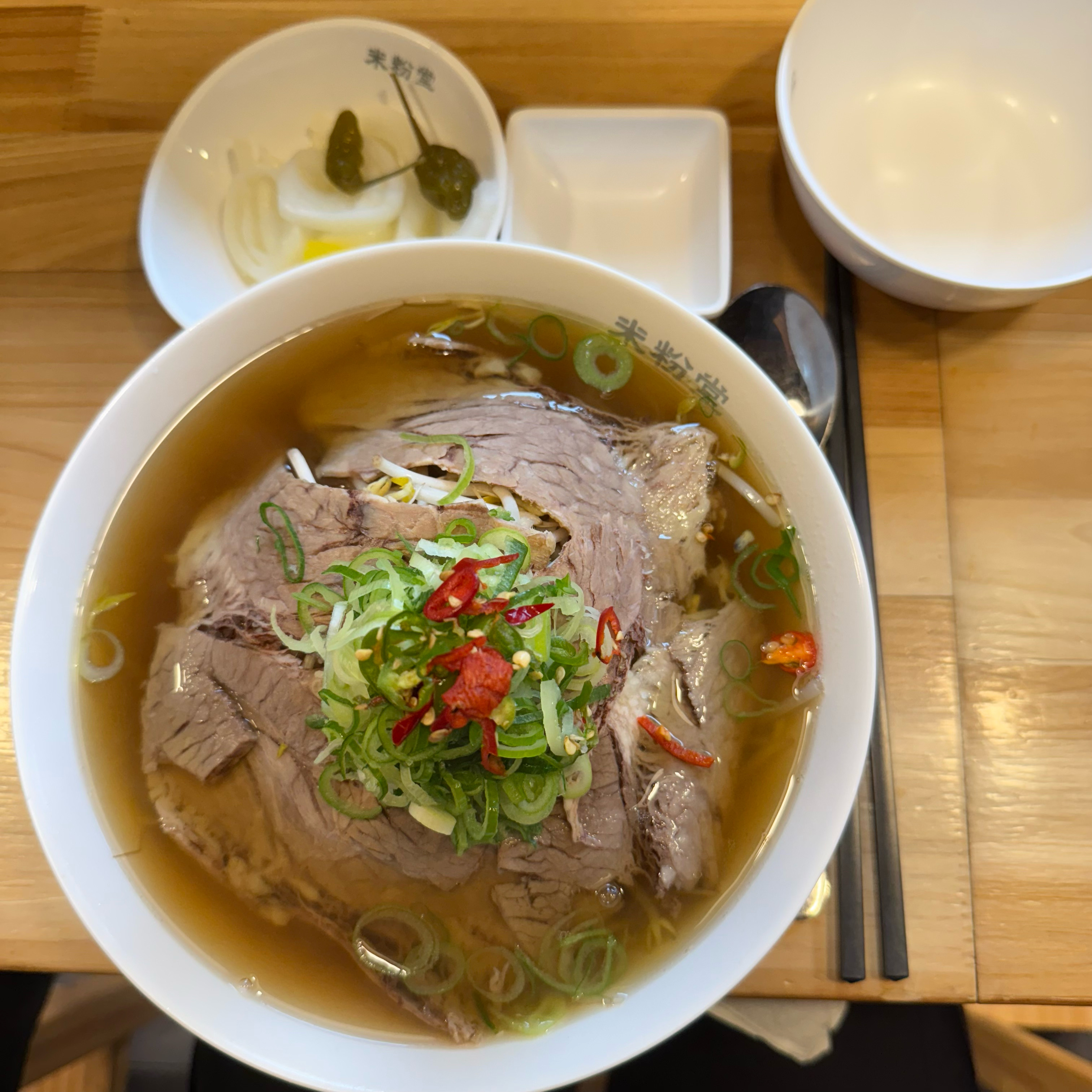매장 분위기 너무 조용하고, 사장님이 너무 친절하세요🥹주문하면 그 자리에서 바로 만들어 주