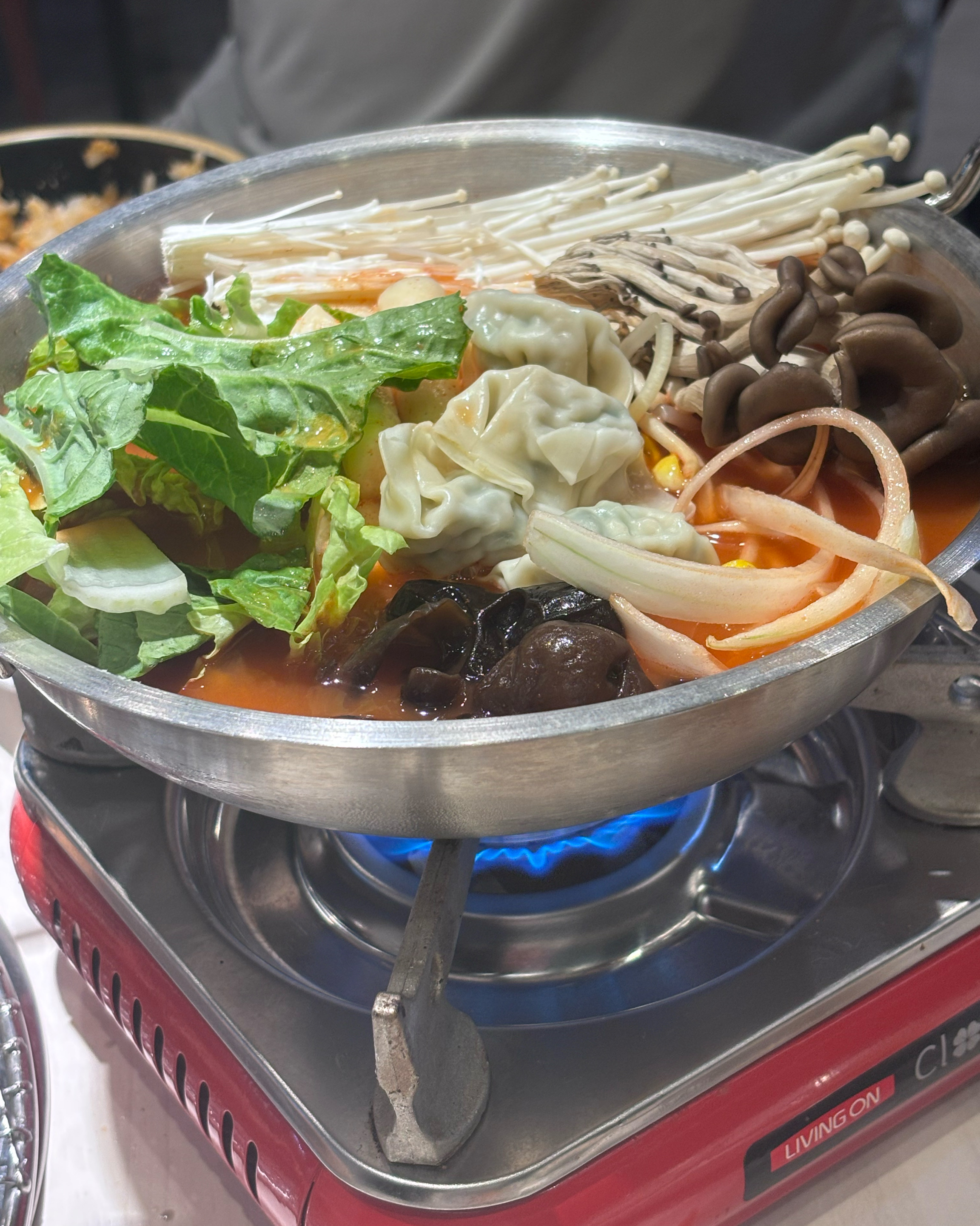 직원분들 모두 친절하고 매장도 깔끔해요! - 제주 맛집 명륜진사갈비 제주연동점