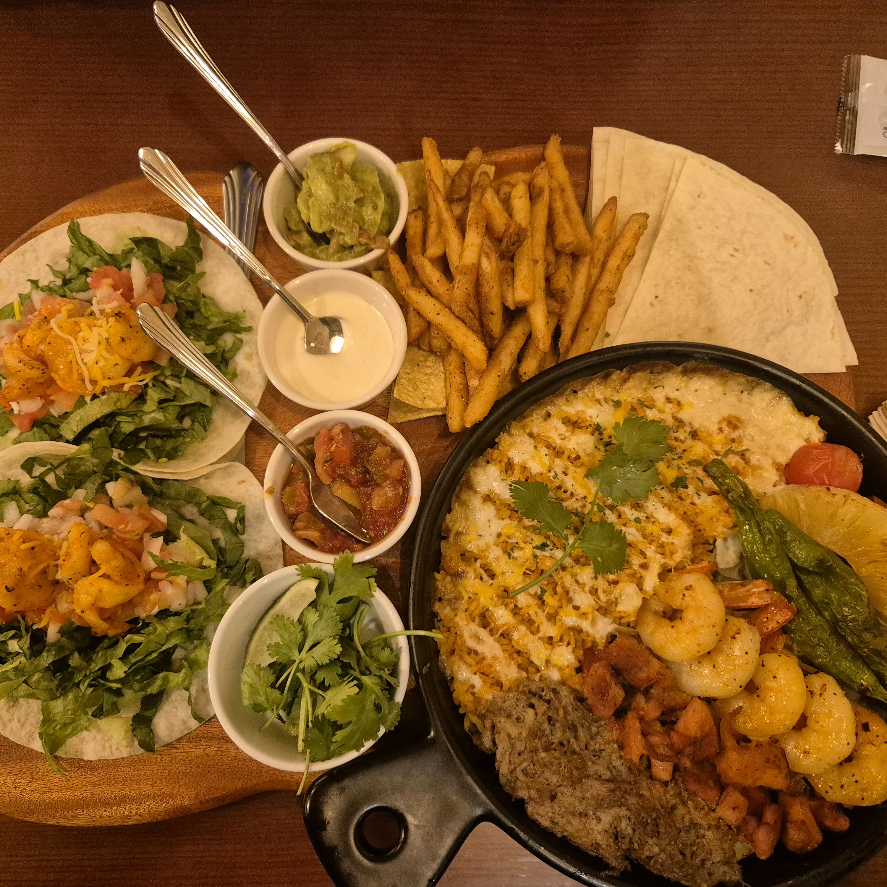 맛도 맛인데 인테리어가 너무 대박 가게 분위기도 좋고 깔끔하고 좋아요 !! - 구래동 맛집 갓잇 김포구래점