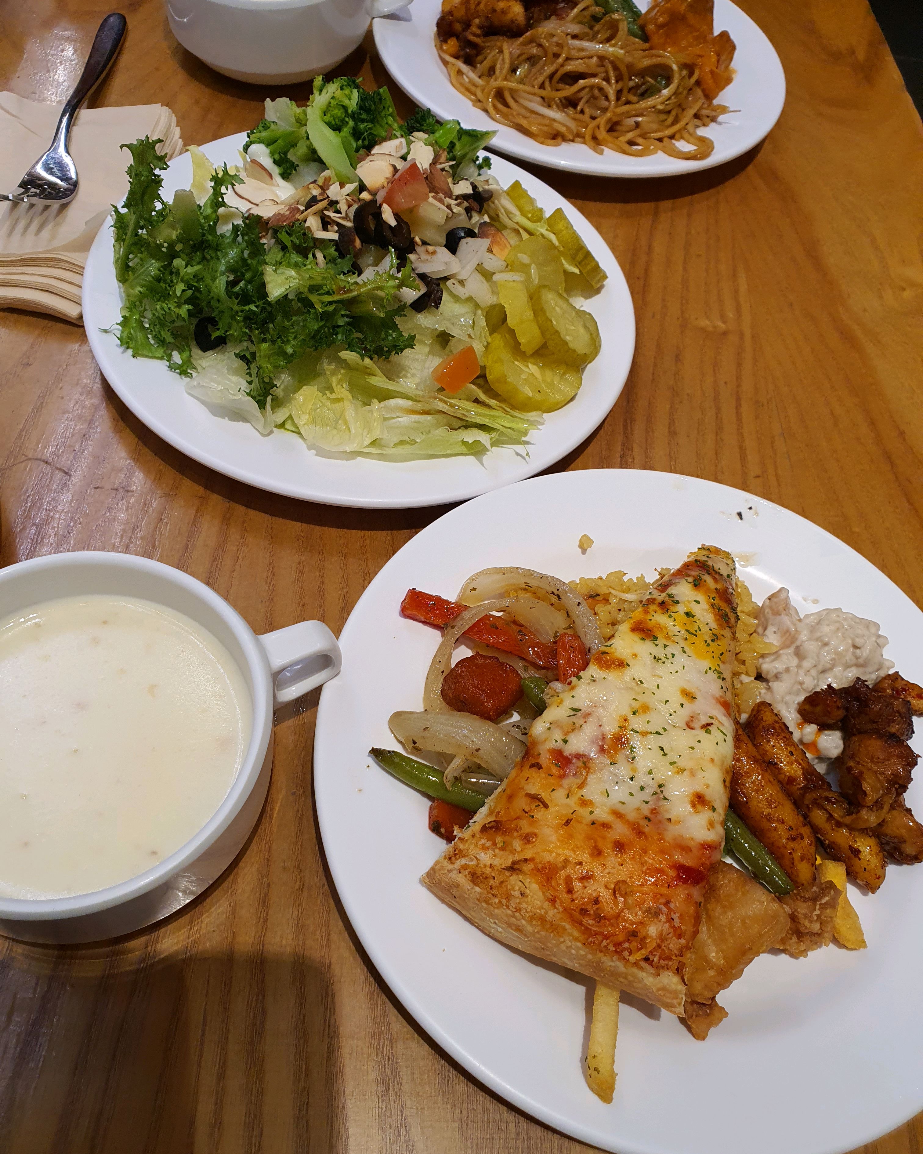 오늘 모든 메뉴가 다 맛있었어요 한달에 한번정도오는곳인데 올때마다 맛이 달랐지만 .ㅎ - 신촌역 맛집 피자몰 신촌점