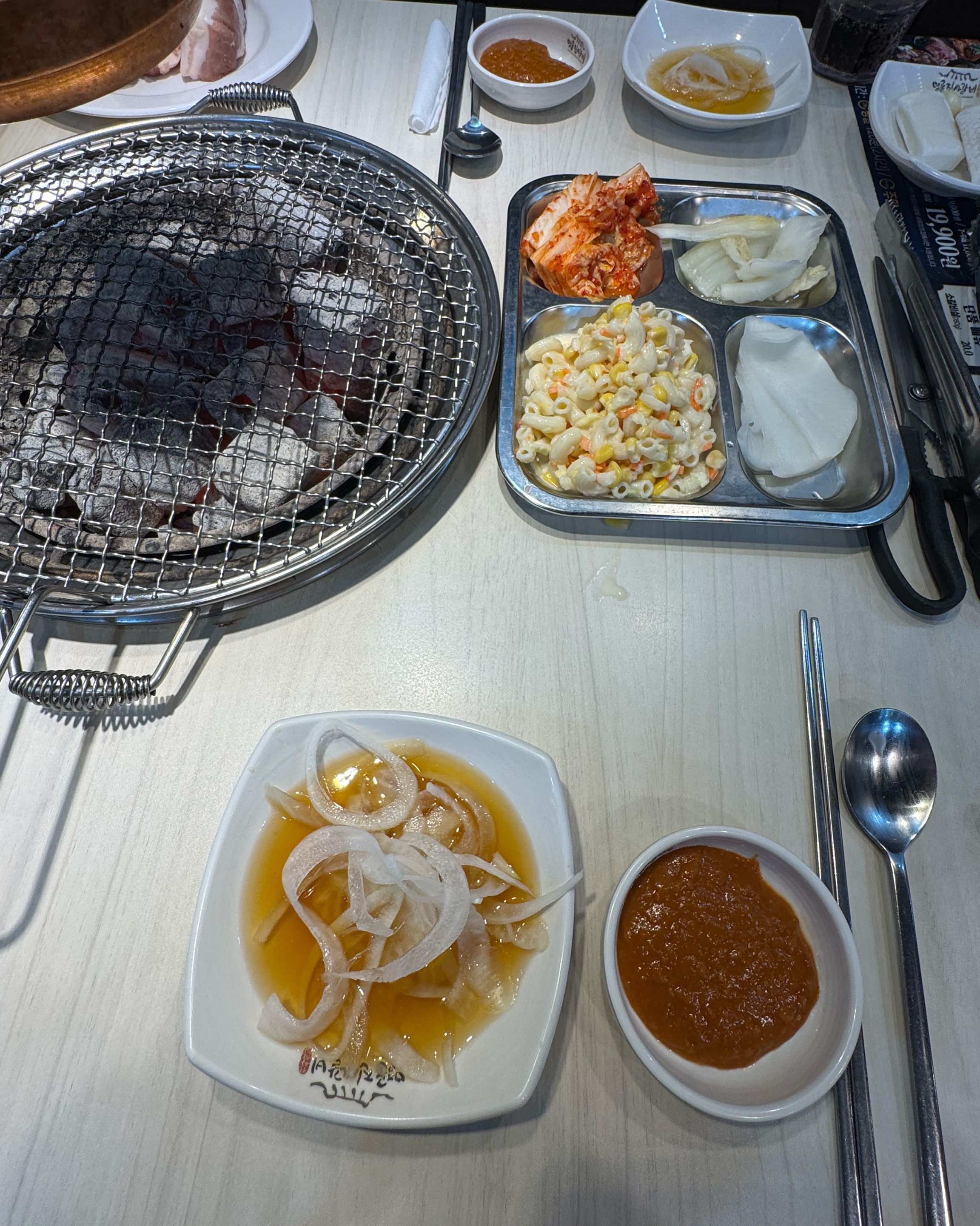 명륜갈비 진짜 오랜만에오네요 ㅎㅎㅎ 셀프바에 종류가 다양하네요~ 이전에 초기에 명륜 첨나올