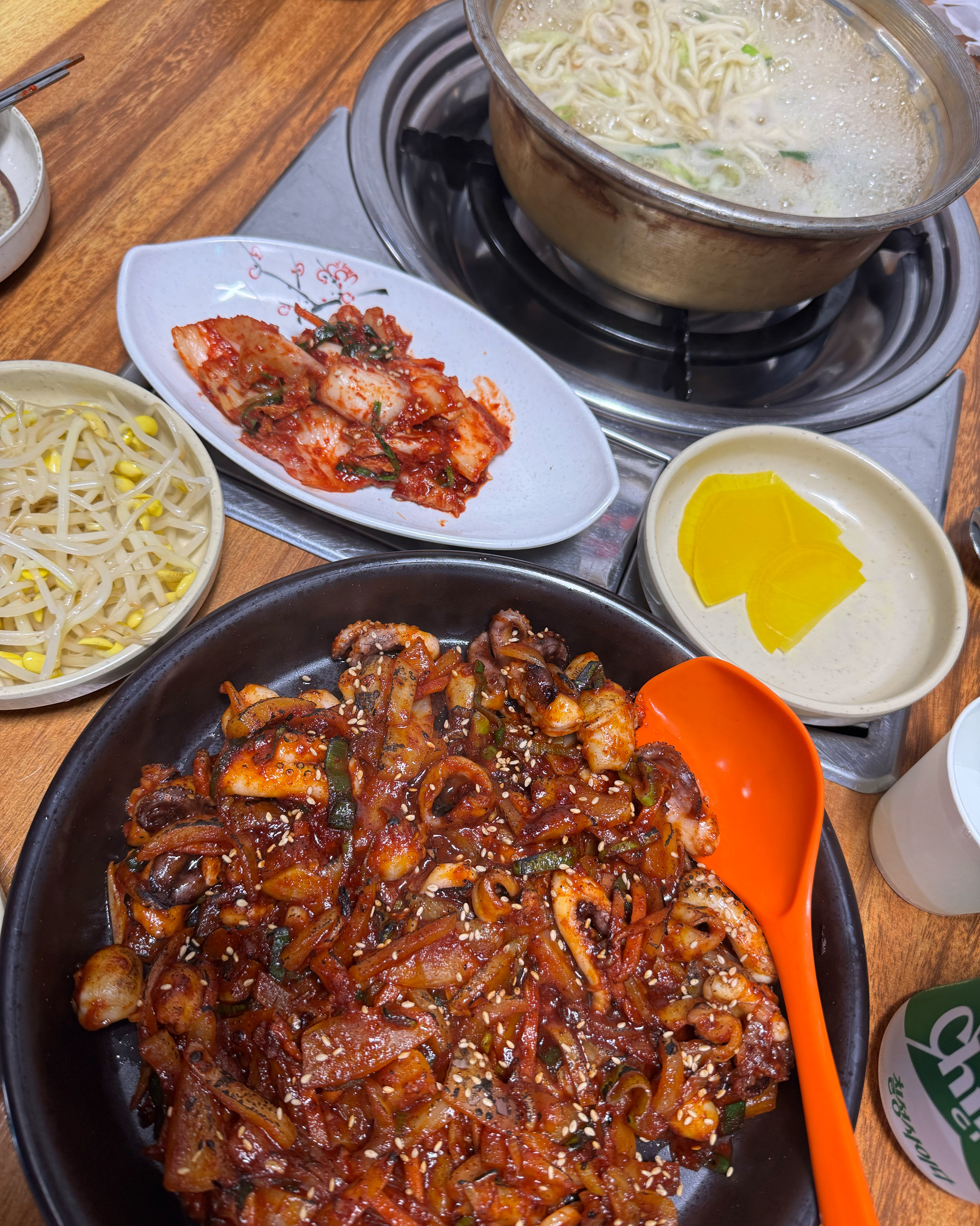 칼숙수랑 김치 왕짱 맛나고 쭈꾸미는 맛있는데 매워요!! - 대전 맛집 대전 칼국수 족발 쭈꾸미볶음 본점