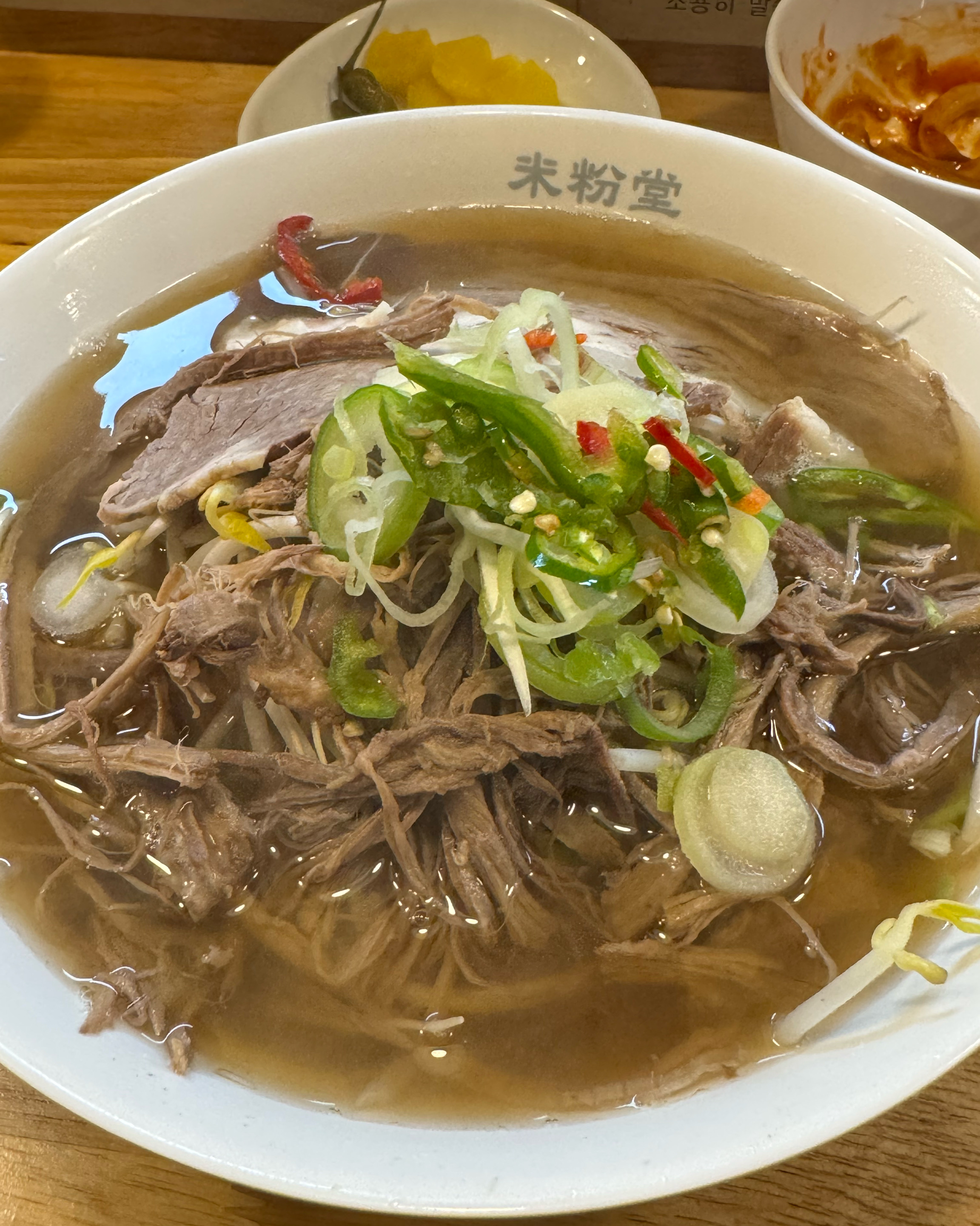 두번째 방문인데 육수도 깔끔하고 맛있어요 가게 안에 있는 맛있게 먹는법 보면서 먹어봤는데