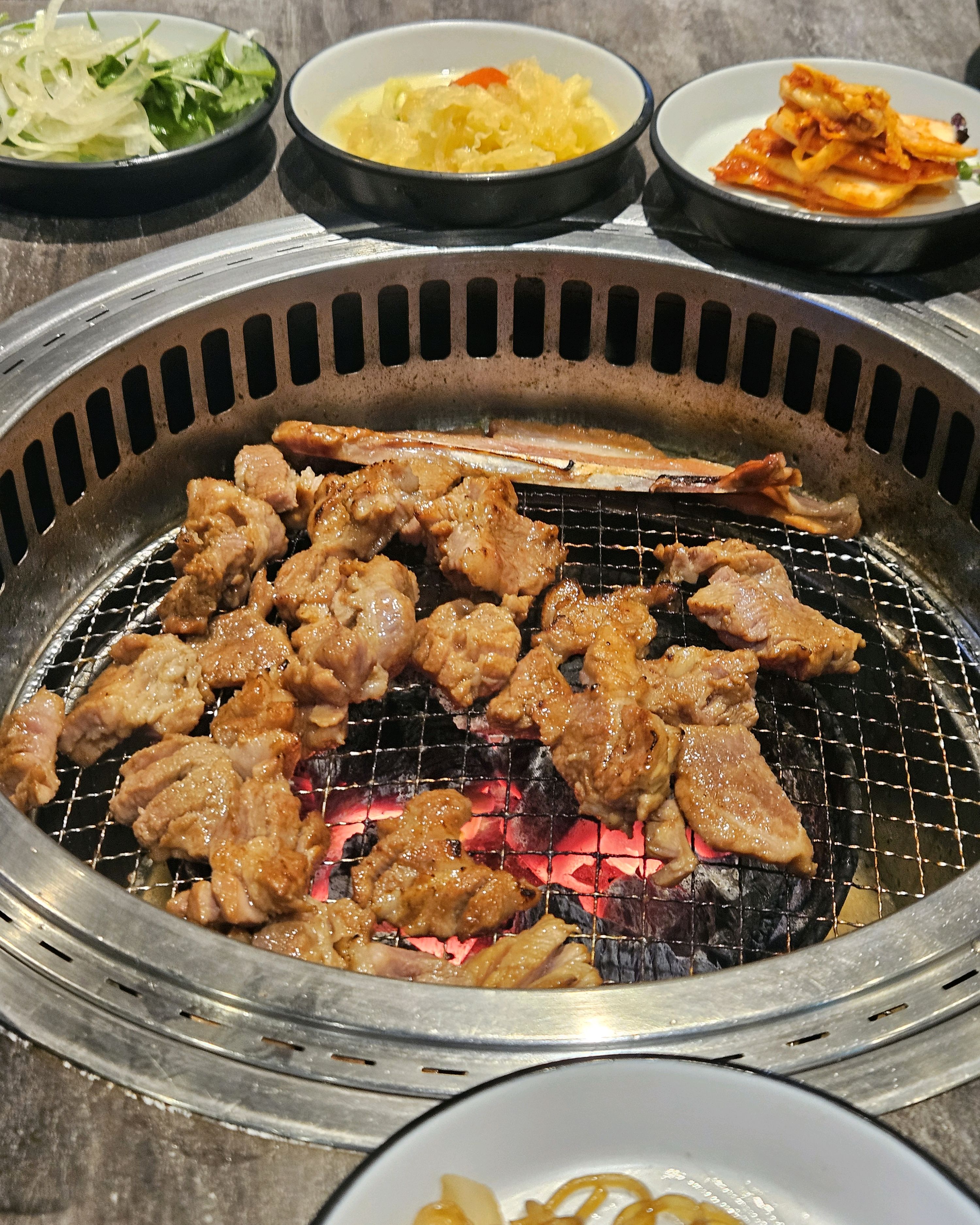 고기가 맛있고 구워주셔서 편해요 된장리조또도 구수하고 맛있어요 매장 청결하고 분위기 좋아요