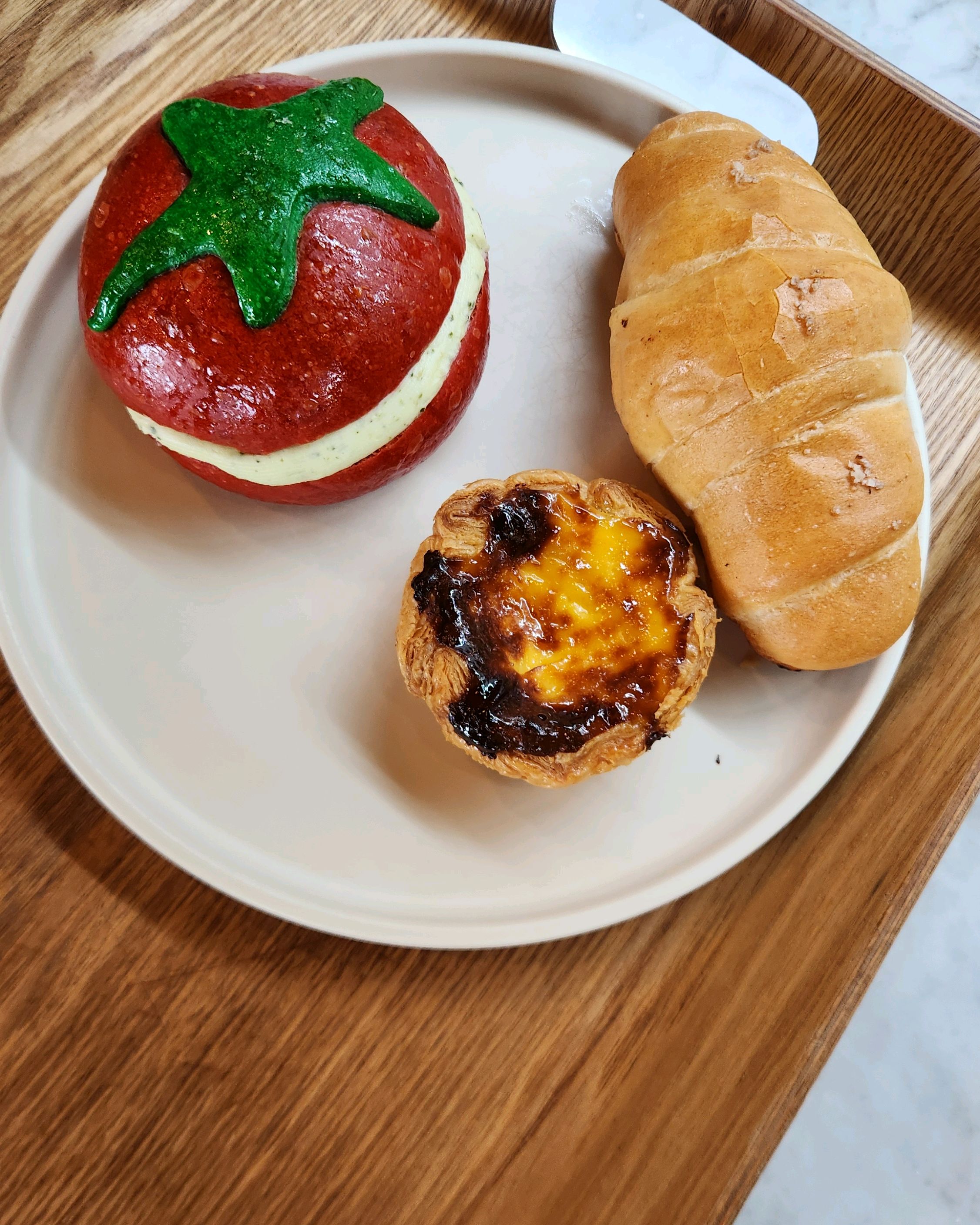 토마토 베이글 맛나네요 ~ - 대전 맛집 더노은로