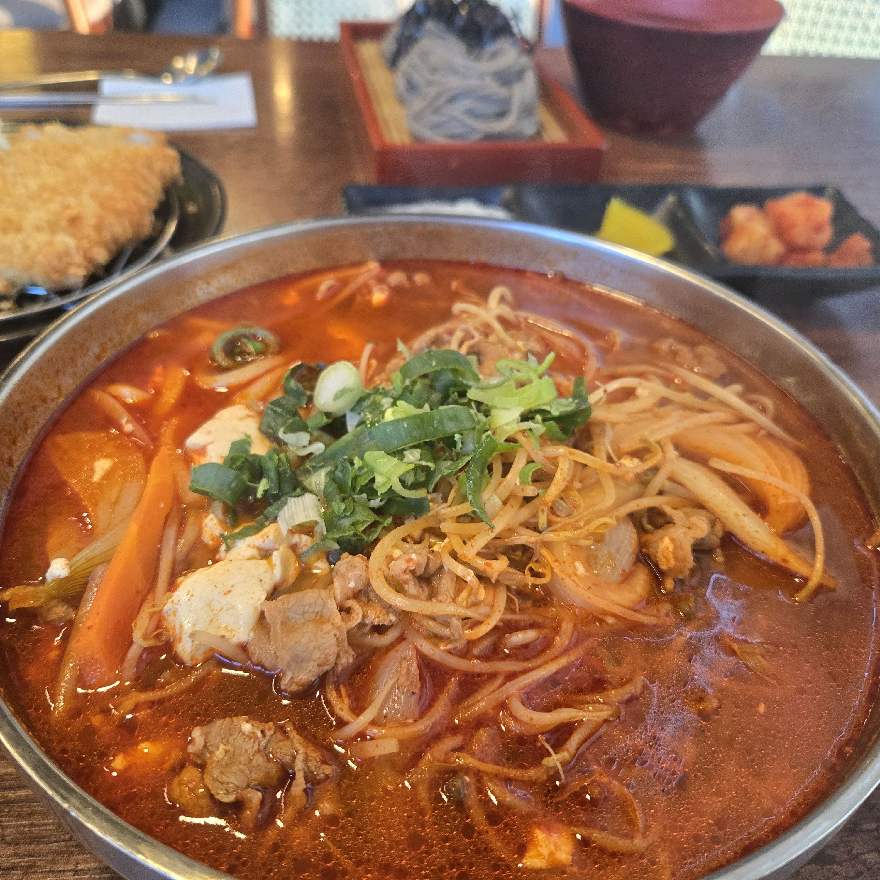 소바 맛집이라 소바만 먹어보다 짬뽕순두부우동 처음 먹어봤는데 맛있어요 :) - 익산 영등동 맛집 삼동소바 익산점