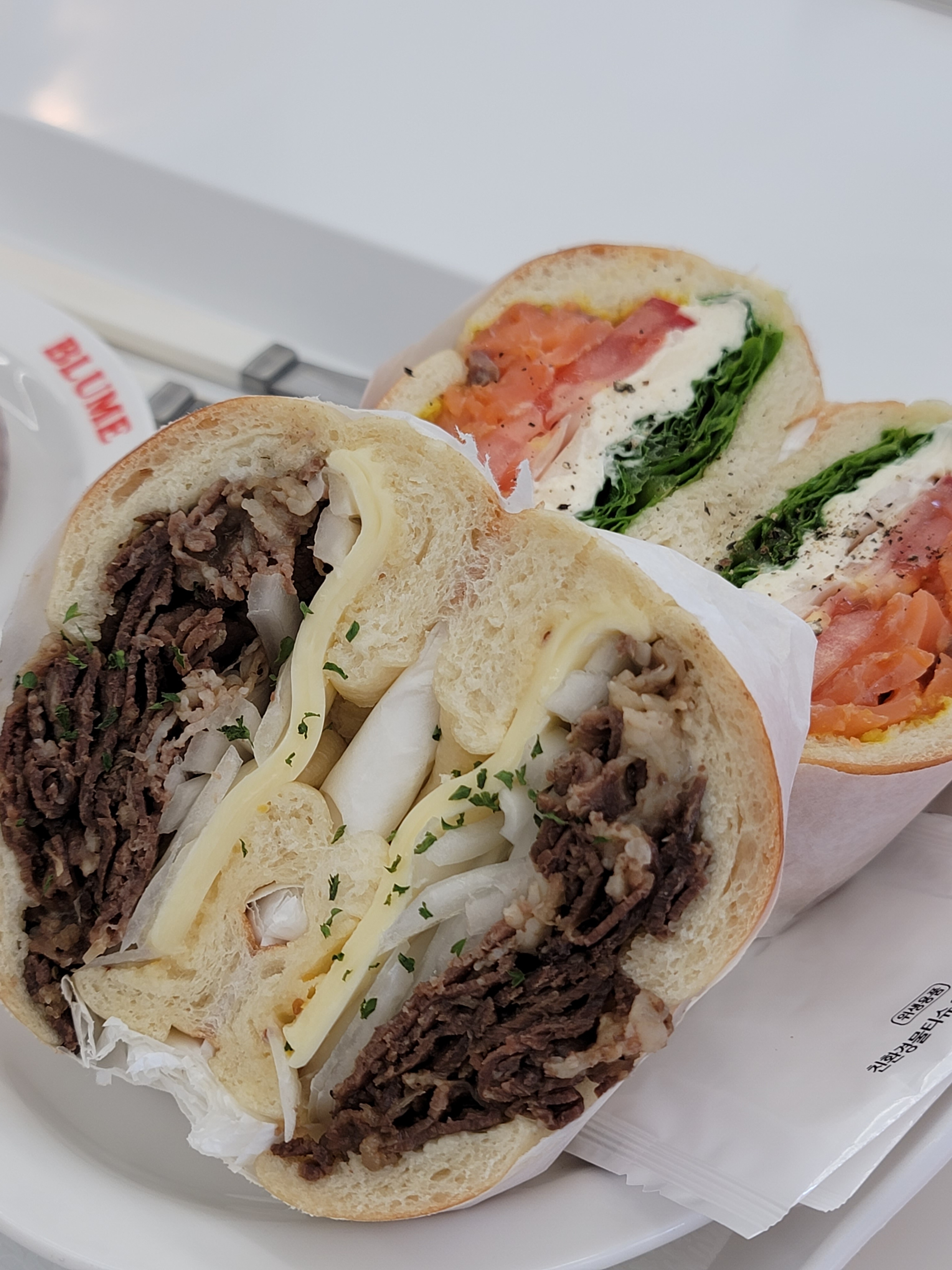 베이글이 쫄깃하고 너무 맛있어요^^ 옆에 공영주차장이 있어서 주차도 편해요 ° - 제주 맛집 블루메베이글