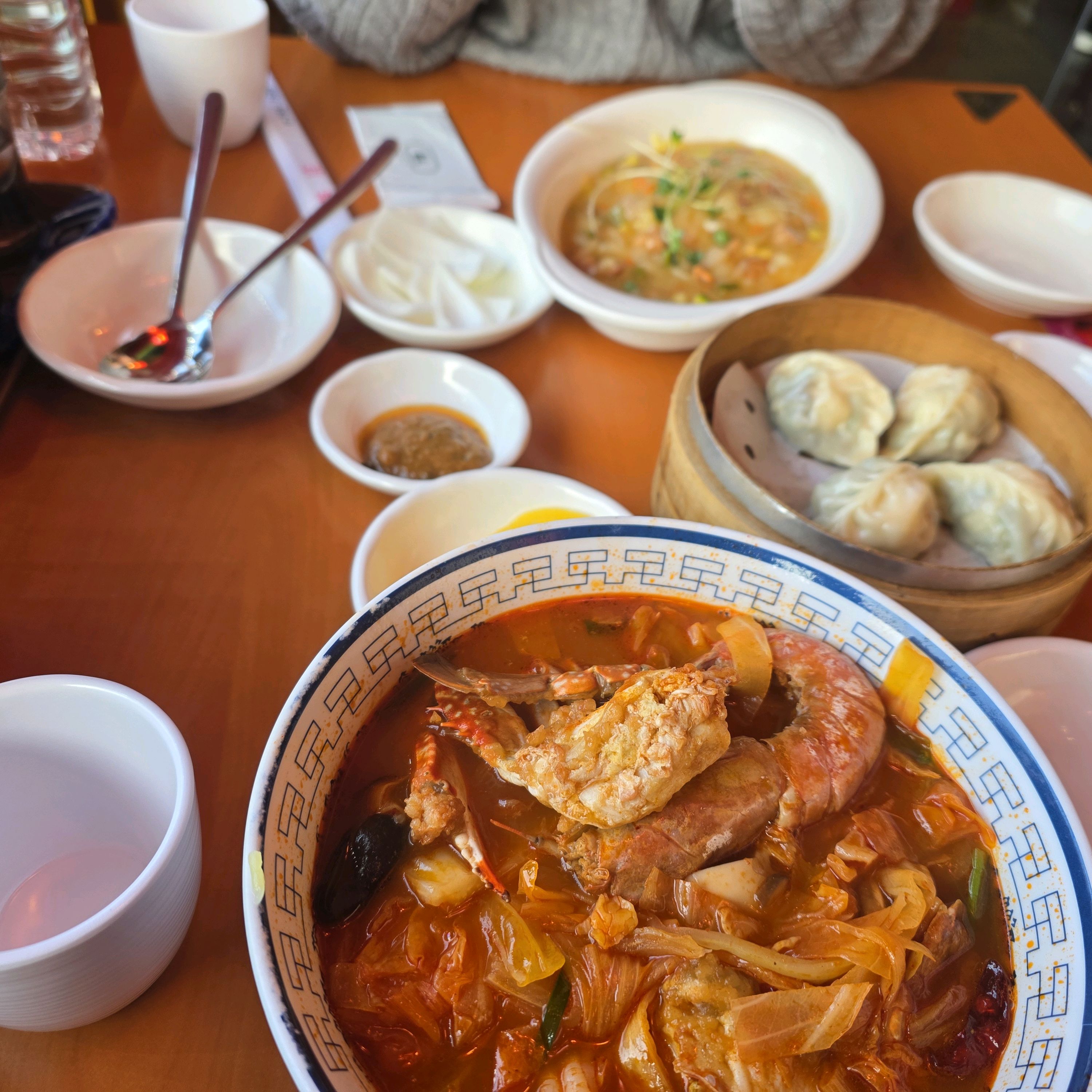 음식도 금방 나오고 뷰가 끝내주네용! 날씨 좋을때 방문하면 아주 좋을거같아요!! 맛도 아주